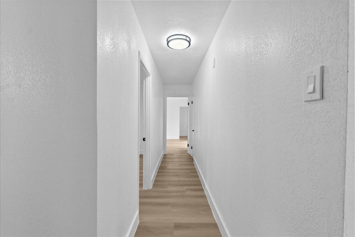 11510 Mullins Drive, Houston, TX 77035 Hallway
