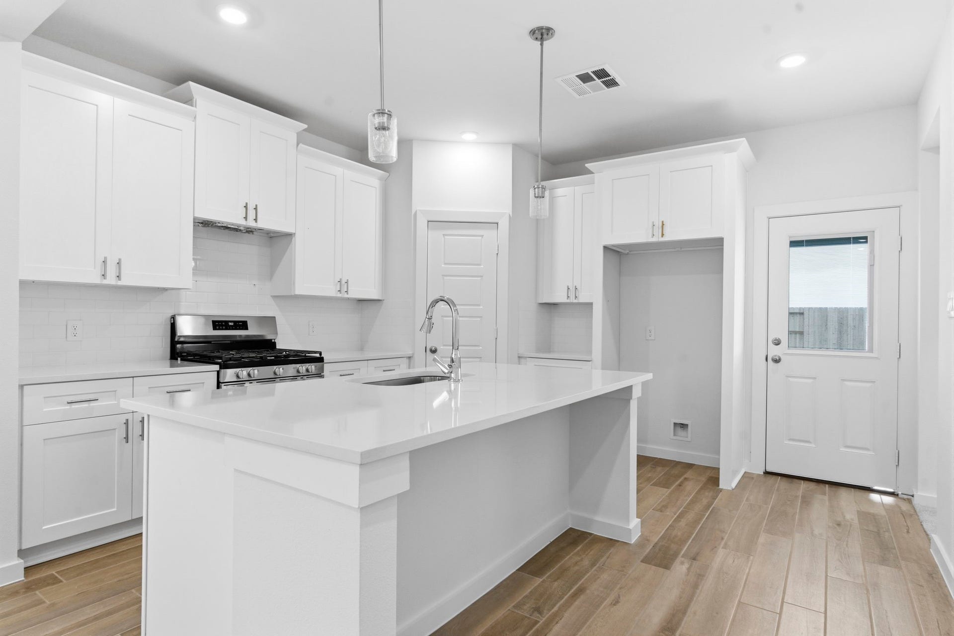 2407 Outpost Canyon Drive, Iowa Colony, TX 77583 Disclaimer: Image is for illustrative purposes only and may not represent the actual property, features, finishes, or amenities. Actual property details may vary.