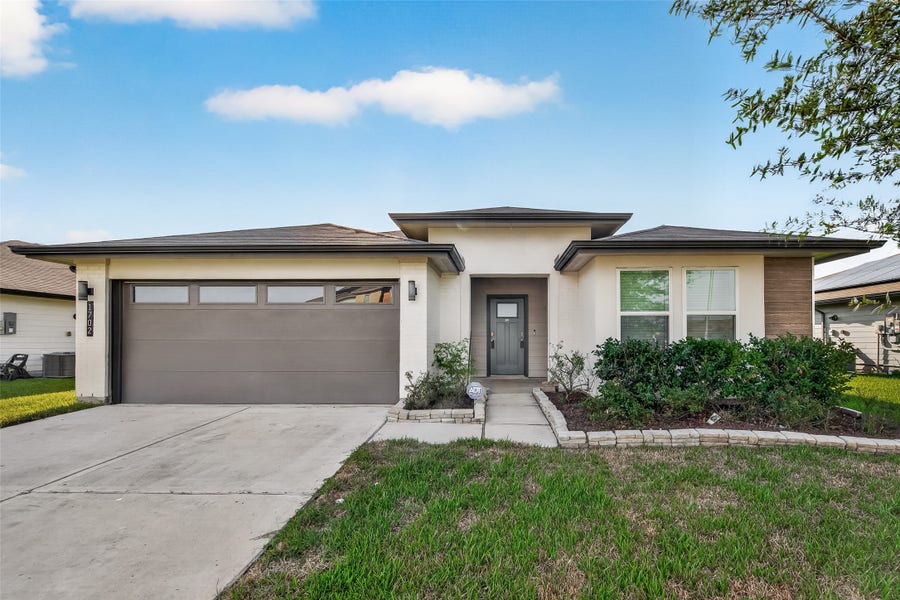 Property photo for 1702 Mountain Echo Drive, Rosenberg, TX