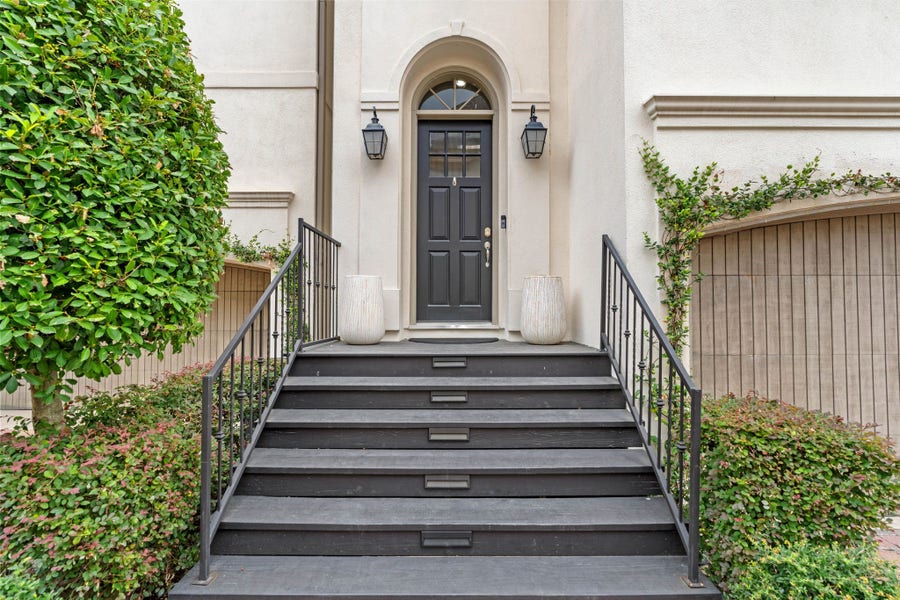 Property photo for 1337 W 24th Street, Houston, TX