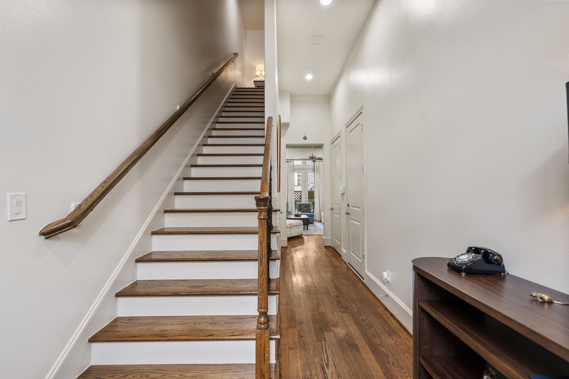 1337 W 24th Street, Houston, TX 77008 Let's head upstairs and check out the bedrooms!