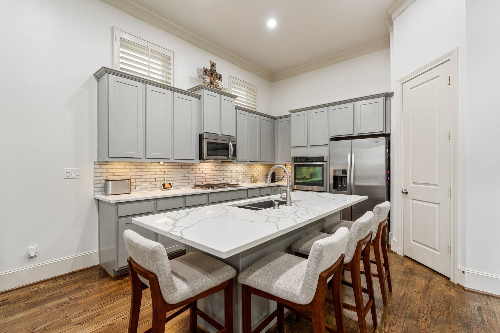 1337 W 24th Street, Houston, TX 77008 A closer view of the island showcases its broad work surface, seating and convenient proximity to the surrounding cabinetry and appliances.