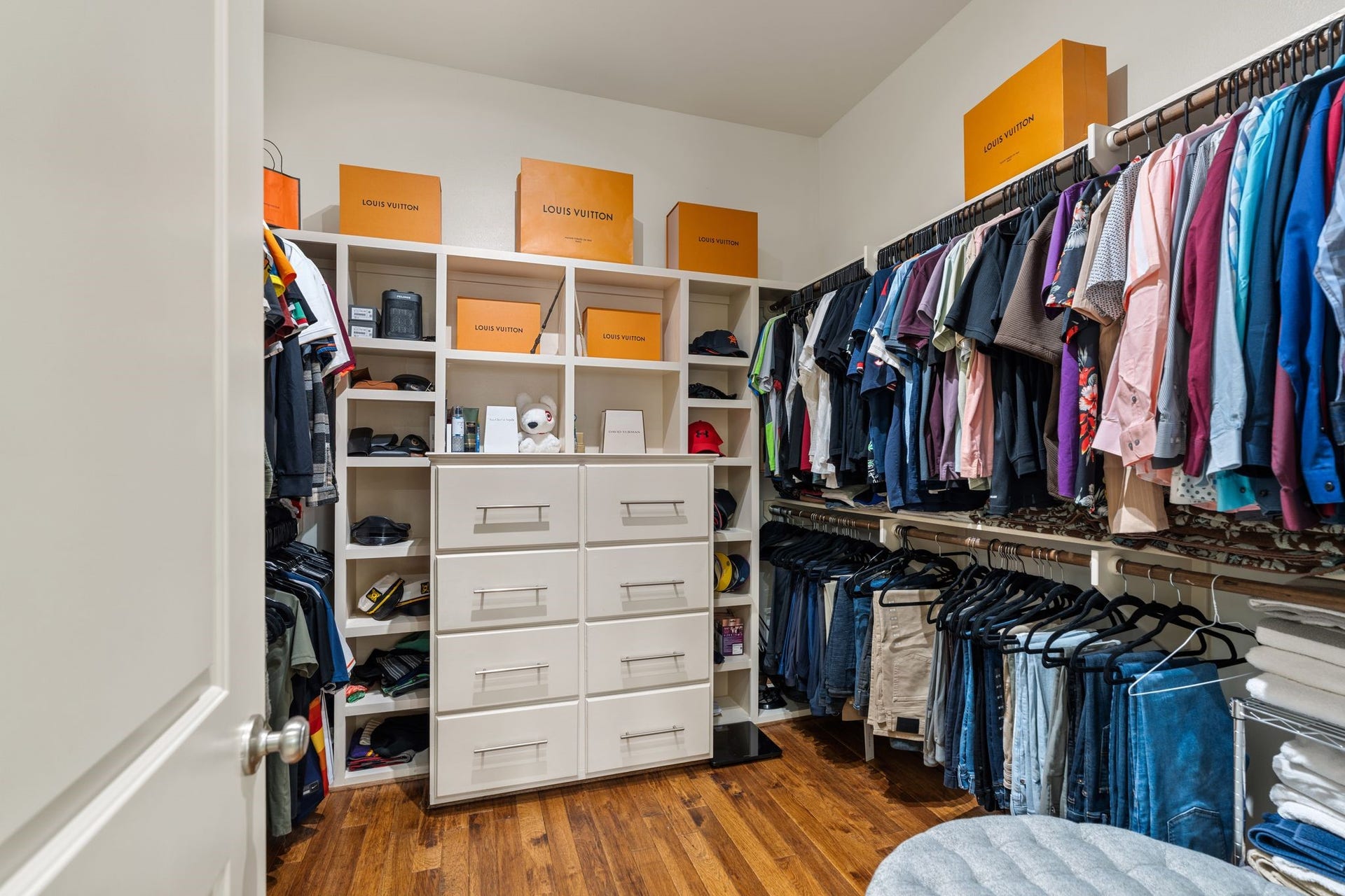 1337 W 24th Street, Houston, TX 77008 This spacious closet inside the primary bathroom has built-in drawers, open shelving and multiple hanging areas help keep this walk-in closet organized.