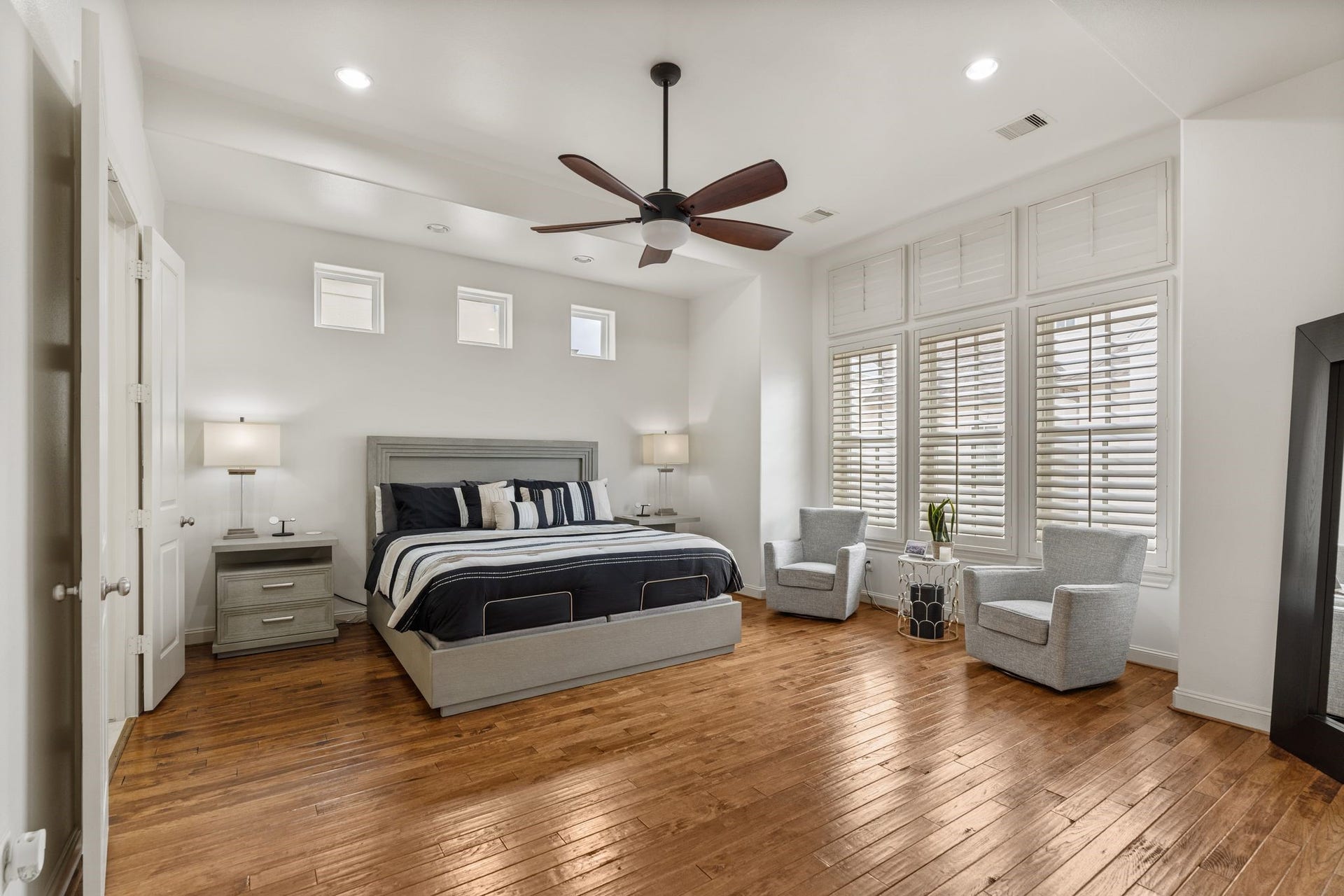 1337 W 24th Street, Houston, TX 77008 The large primary bedroom offers not one, but TWO separate closets, plus recently updated engineered wood floors, high ceilings with recessed lights, and tall windows accented by wood shutters.