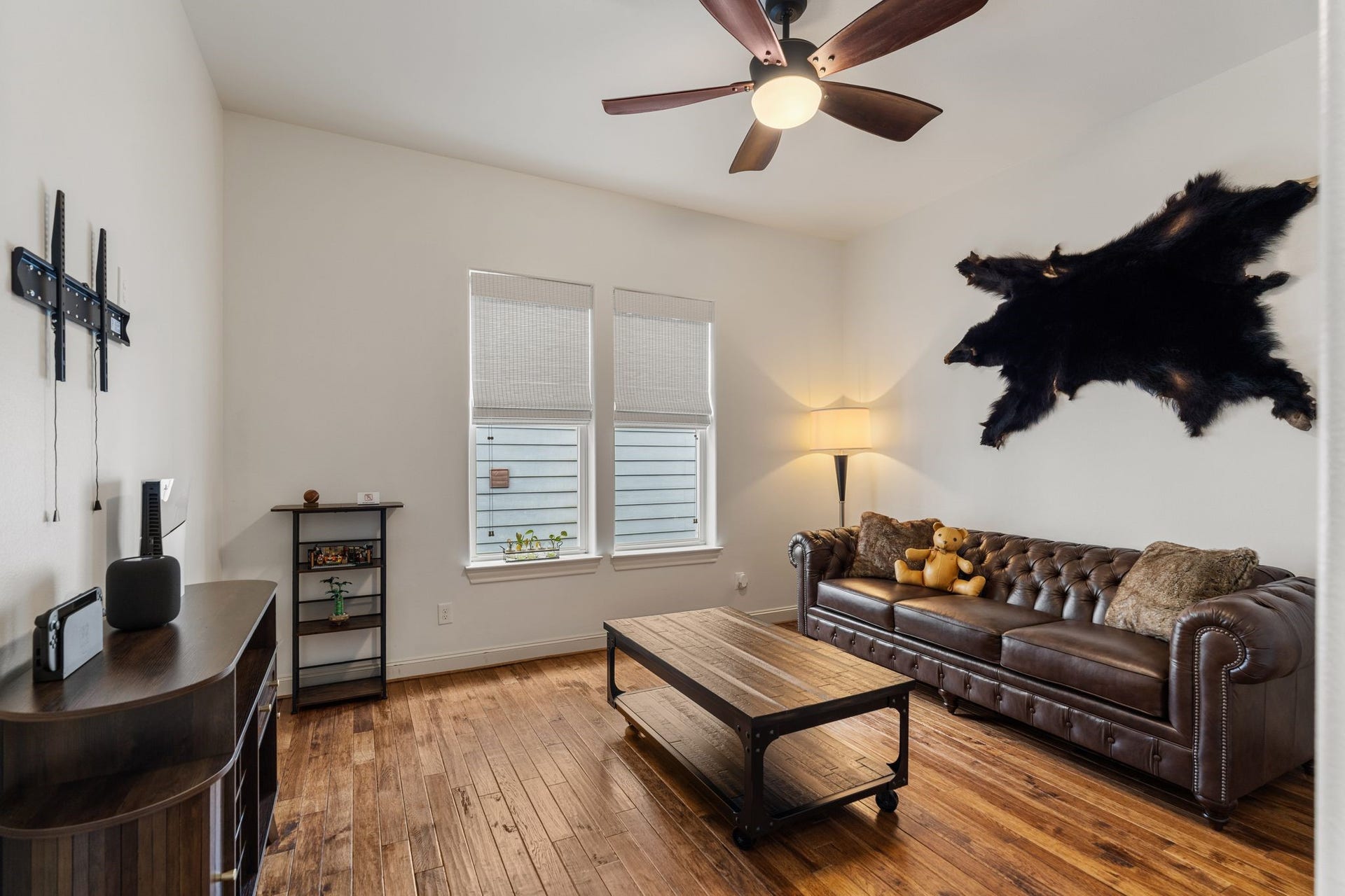 1337 W 24th Street, Houston, TX 77008 An additional bedroom offers flexibility for sleeping, lounging or working, with warm flooring and a ceiling fan overhead.
