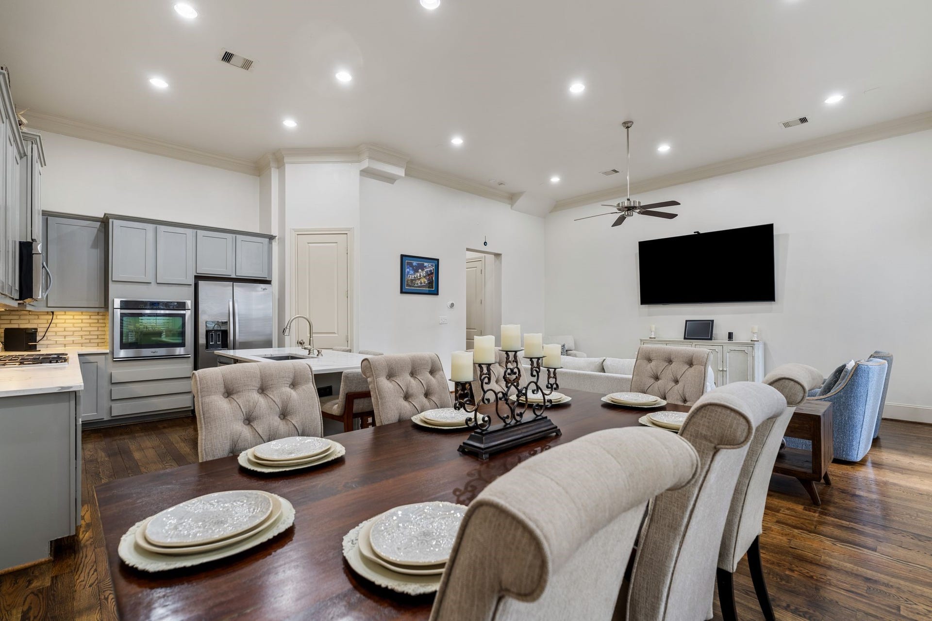 1337 W 24th Street, Houston, TX 77008 The dining area sits comfortably alongside the kitchen and living room, creating an easy setting for hosting and gathering.