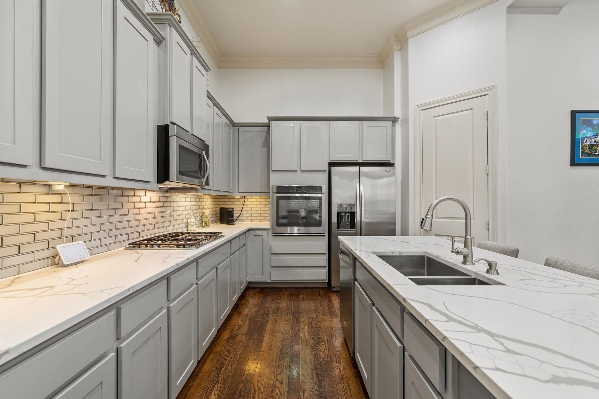 1337 W 24th Street, Houston, TX 77008 The kitchen pairs new quartz countertops with updated cabinetry & backsplash, under-cabinet lighting and stainless steel appliances, as well as a walk-in pantry.