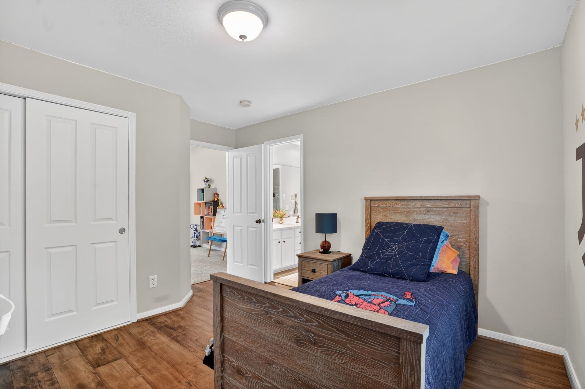 42 Crisp Morning Circle, The Woodlands, TX 77382 2nd bedroom