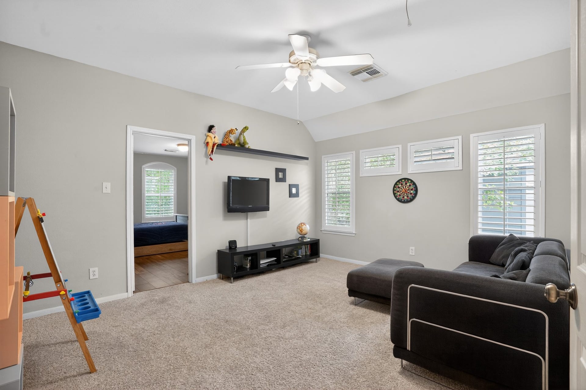 42 Crisp Morning Circle, The Woodlands, TX 77382 Large game room upstairs