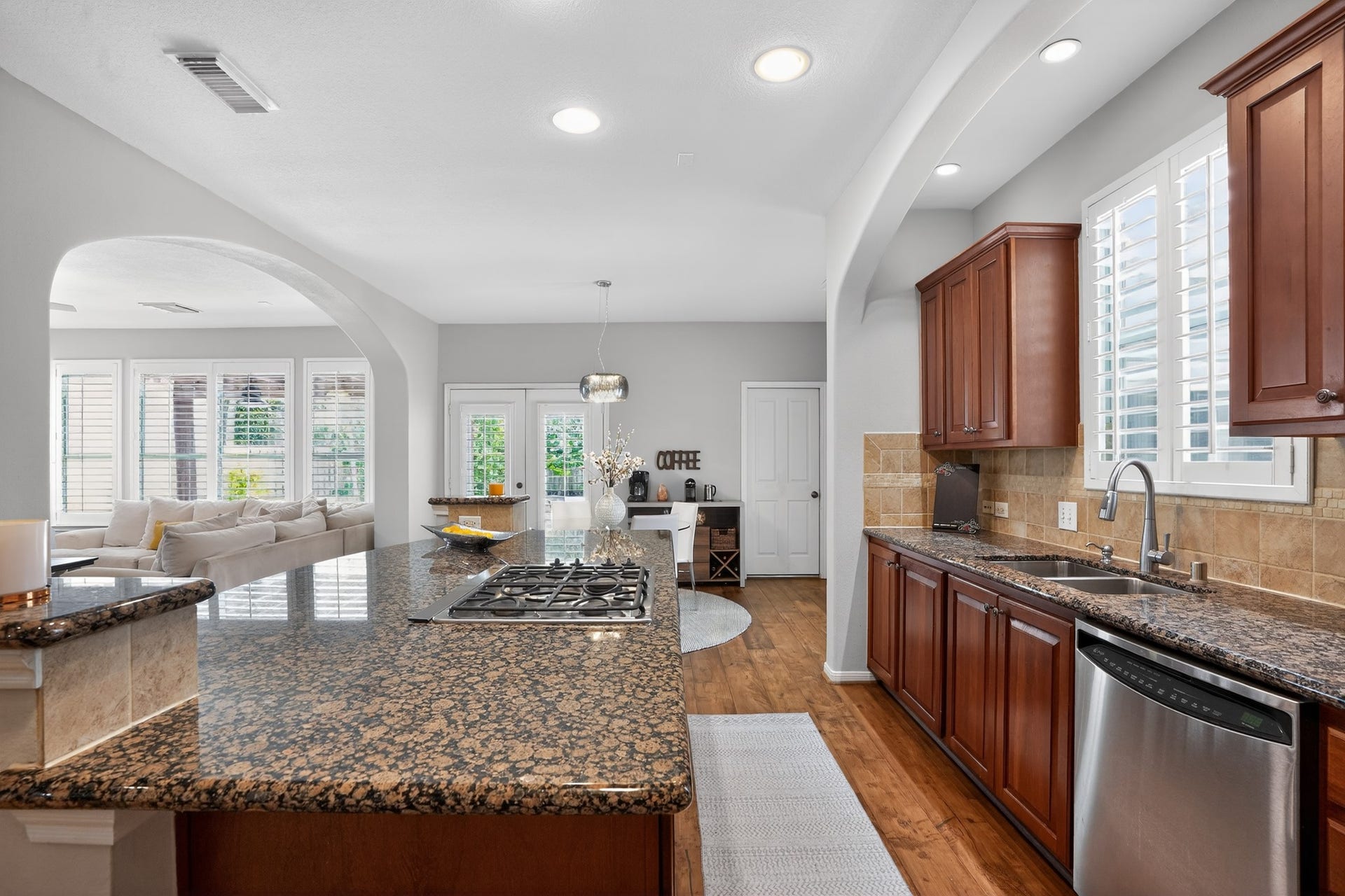 42 Crisp Morning Circle, The Woodlands, TX 77382 cooktop in island