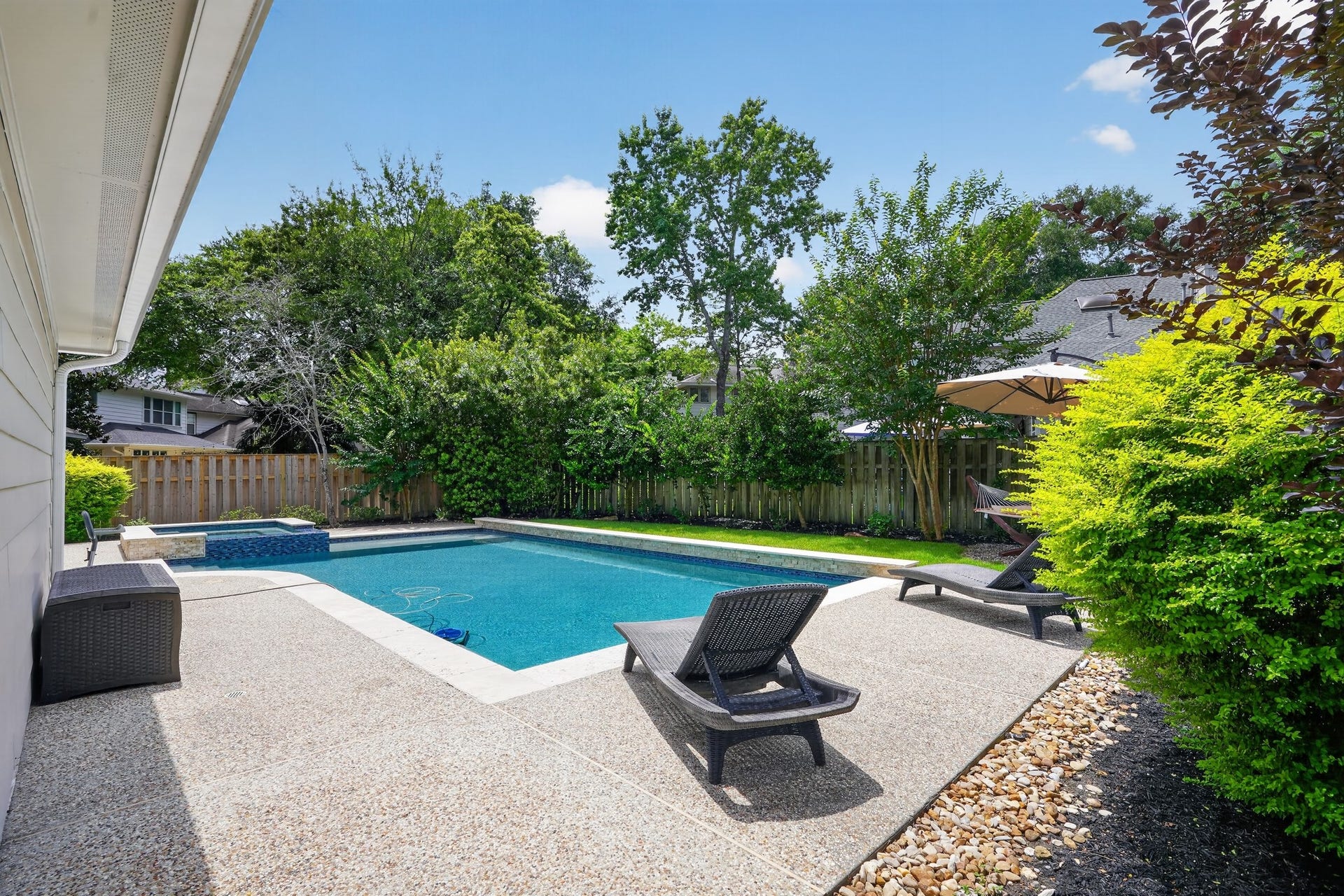 42 Crisp Morning Circle, The Woodlands, TX 77382 Beautiful pool with hot tub