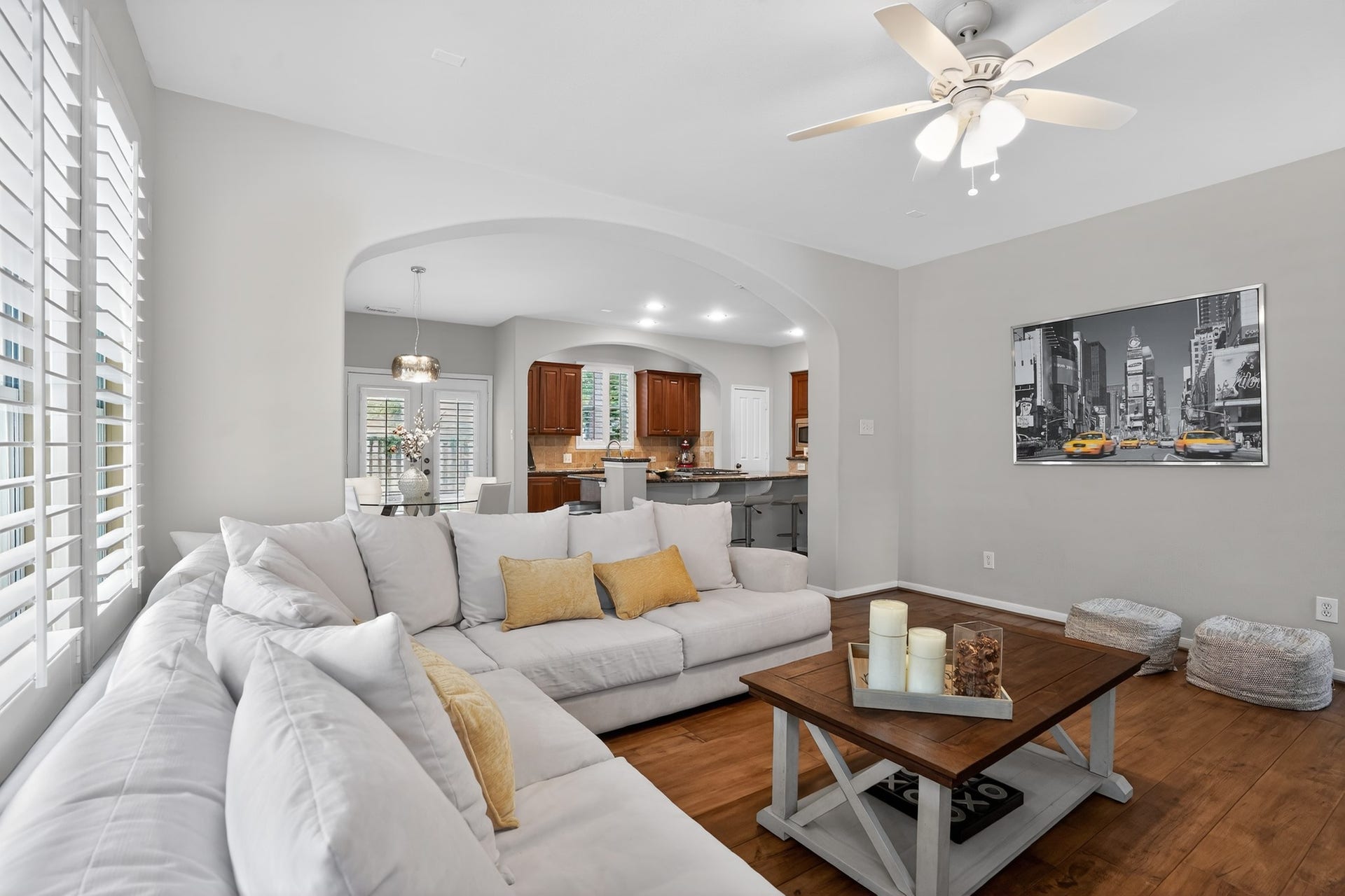 42 Crisp Morning Circle, The Woodlands, TX 77382 Large family room