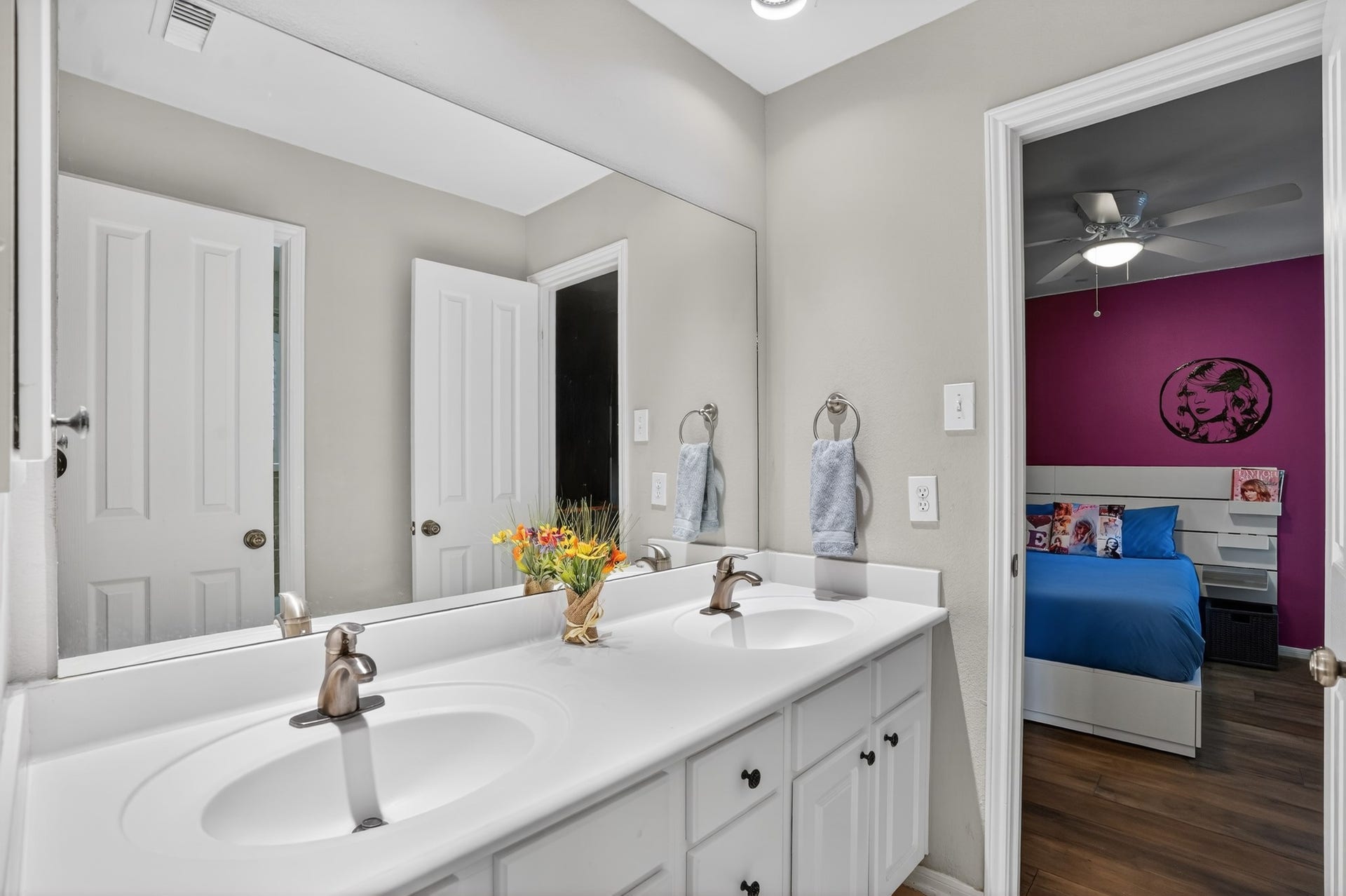 42 Crisp Morning Circle, The Woodlands, TX 77382 Jack and Jill bath
