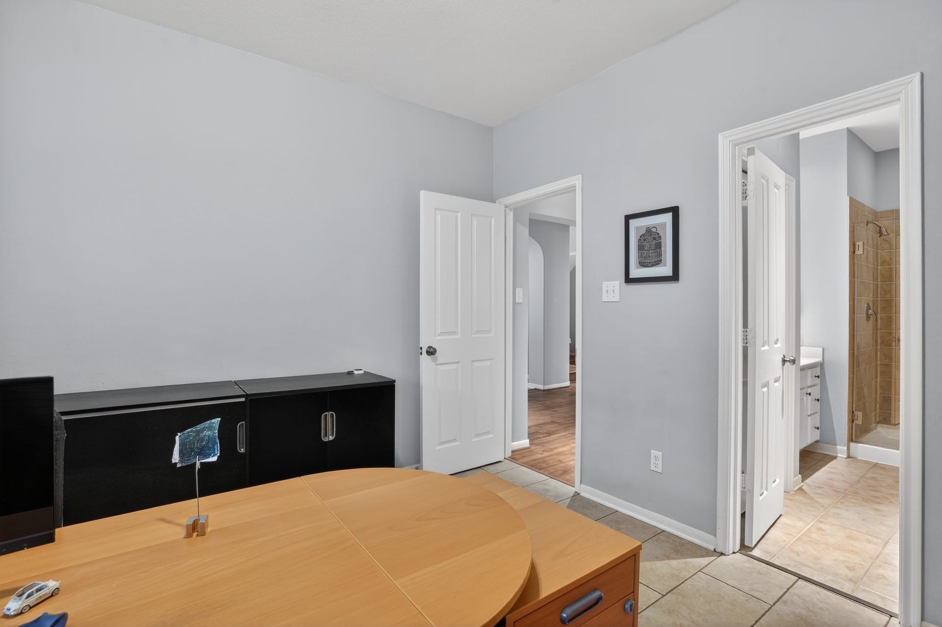 42 Crisp Morning Circle, The Woodlands, TX 77382 Downstairs bedroom with full bath being used for an office but is a great guest room