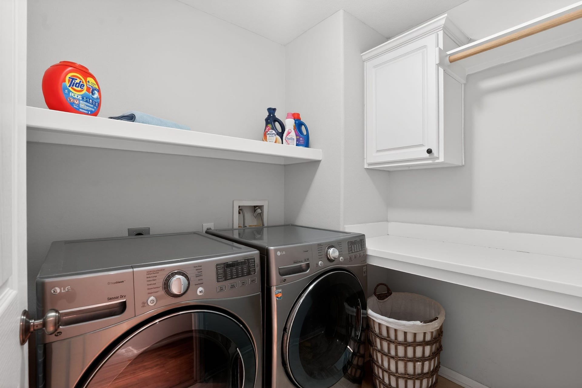 42 Crisp Morning Circle, The Woodlands, TX 77382 Laundry room upstairs where the laundry is!