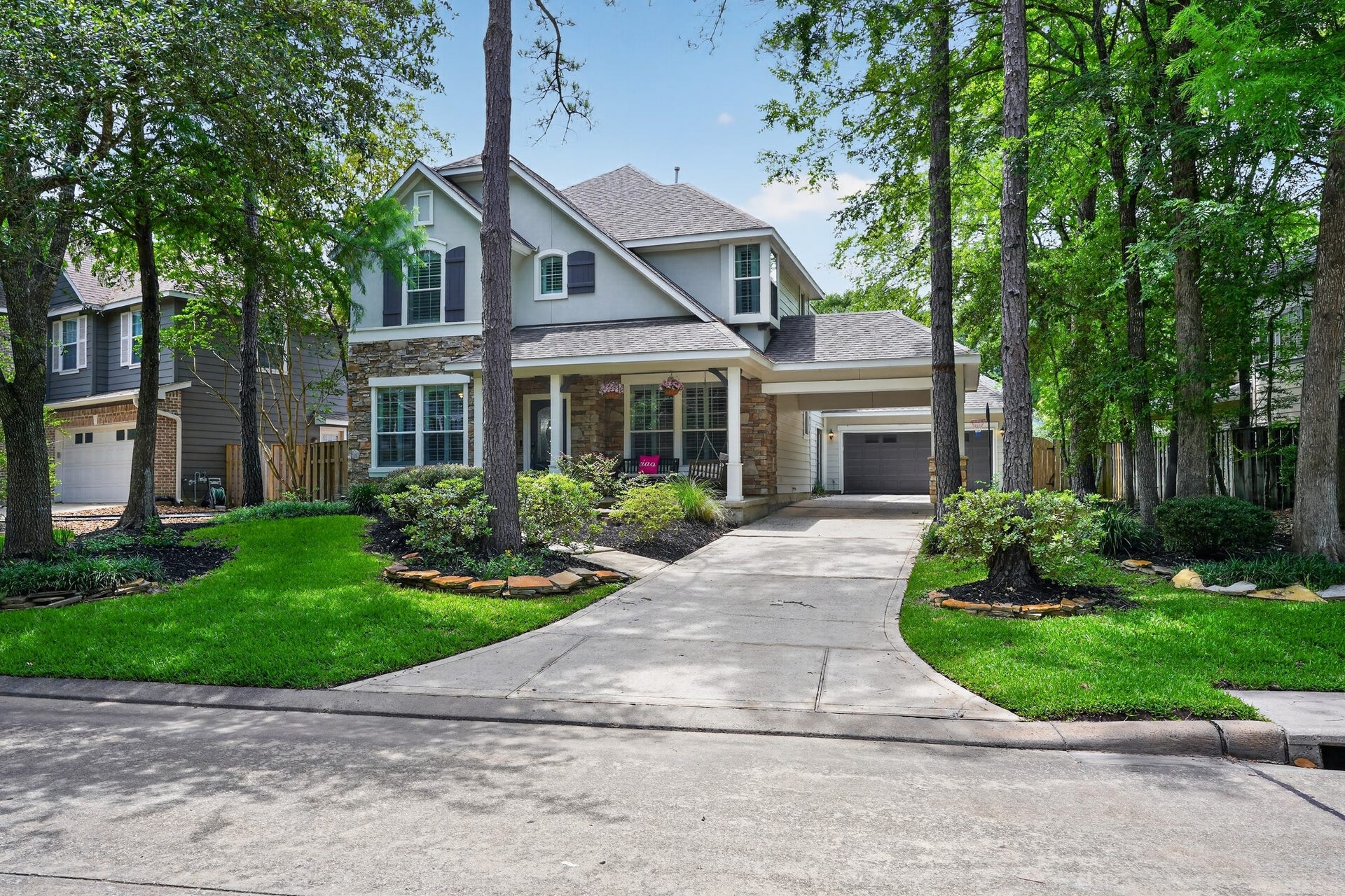 42 Crisp Morning Circle, The Woodlands, TX 77382 2 car garage on large lot