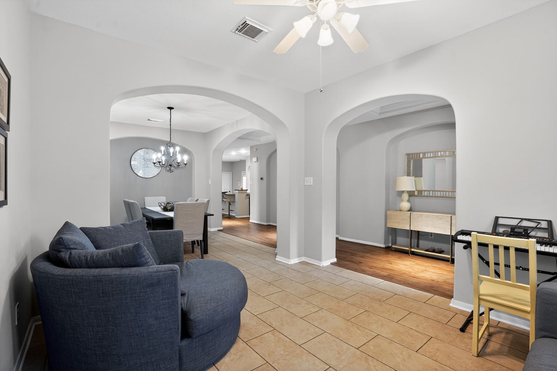 42 Crisp Morning Circle, The Woodlands, TX 77382 Formal living room