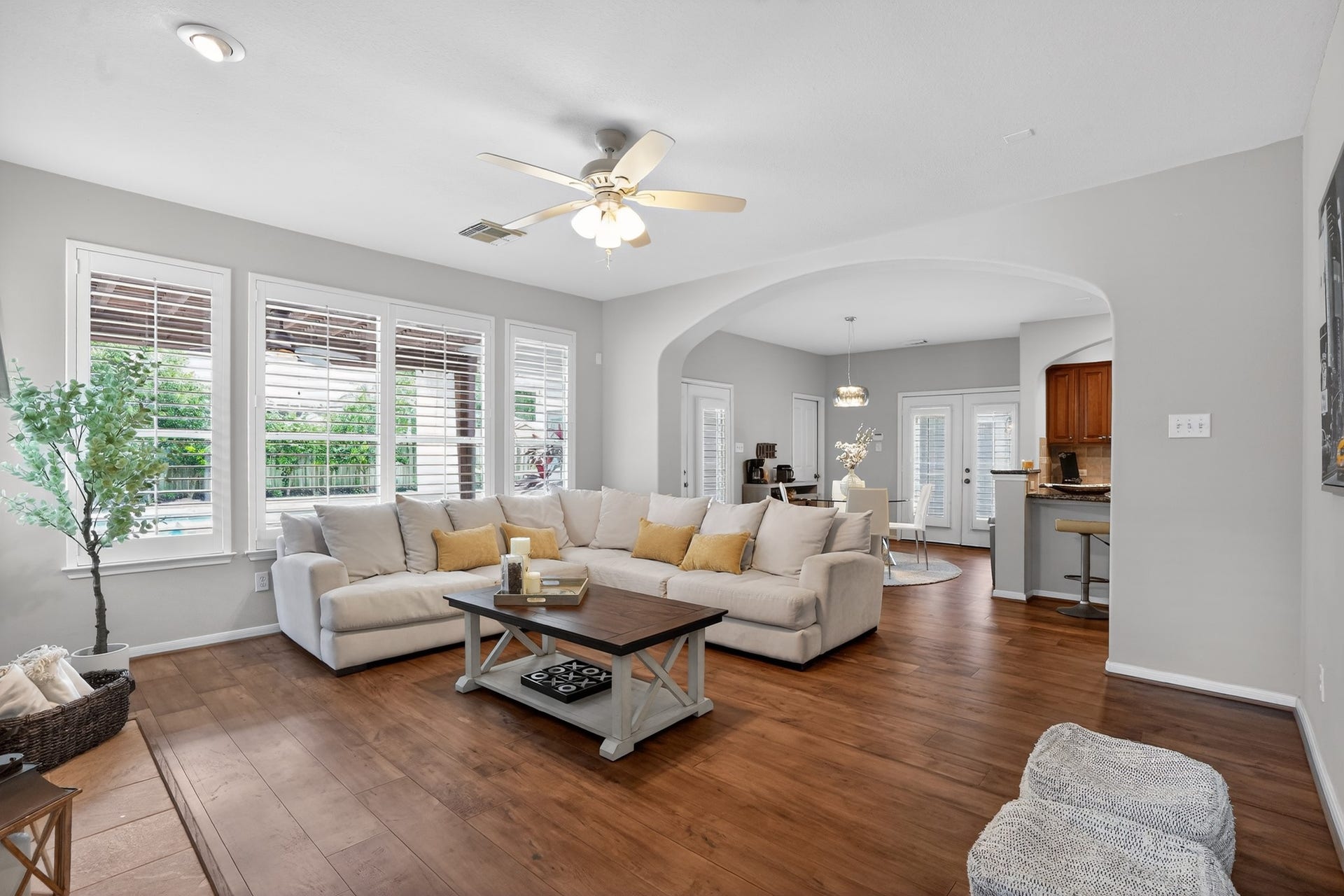 42 Crisp Morning Circle, The Woodlands, TX 77382 No carpet downstairs