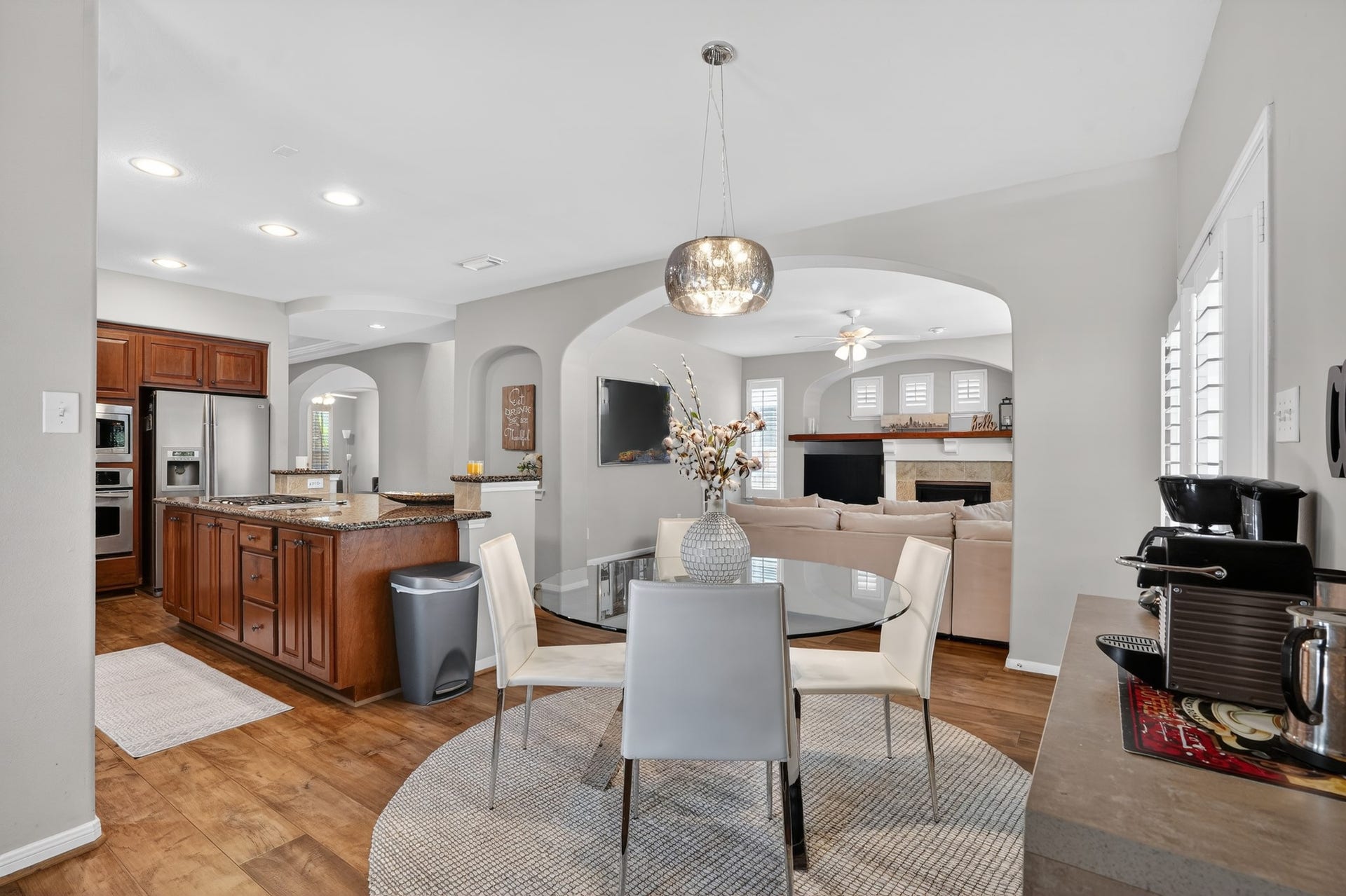 42 Crisp Morning Circle, The Woodlands, TX 77382 Breakfast room open to kitchen and living room
