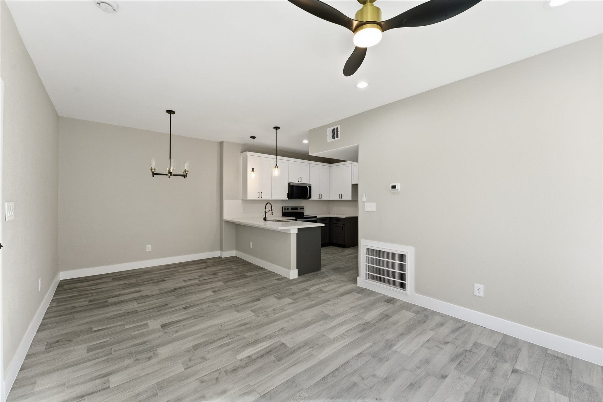 9815 Tuffly Street, Houston, TX 77029 9815 Tuffly Street, Houston, TX 77029