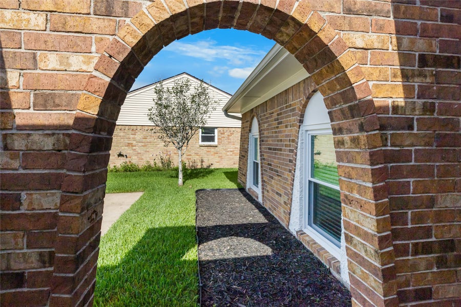Property photo for 15803 Echo Hill Drive, Houston, TX