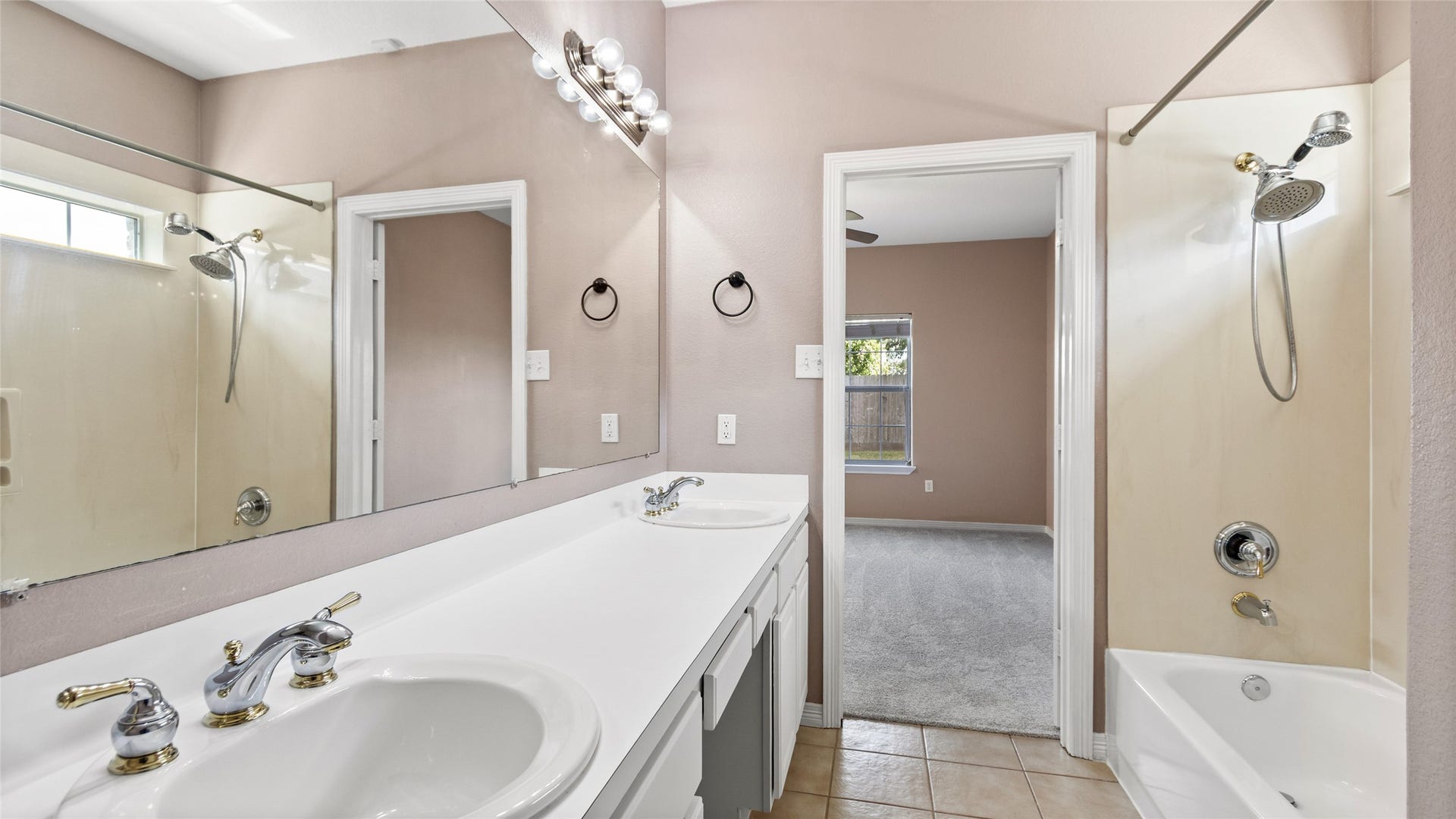 13318 Colton Lane, Santa Fe, TX 77510 Primary En-suite Bathroom