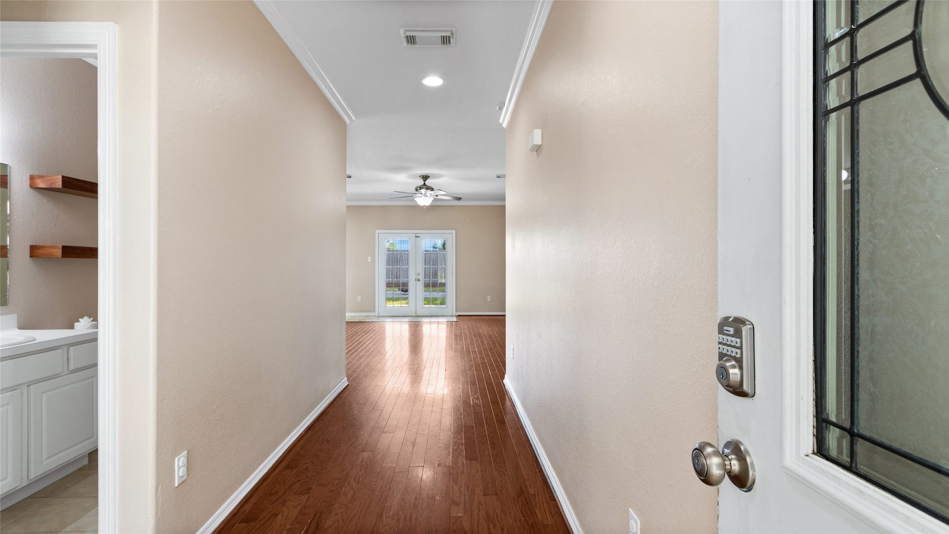 13318 Colton Lane, Santa Fe, TX 77510 Large Entry leads to Living Area/Family Room