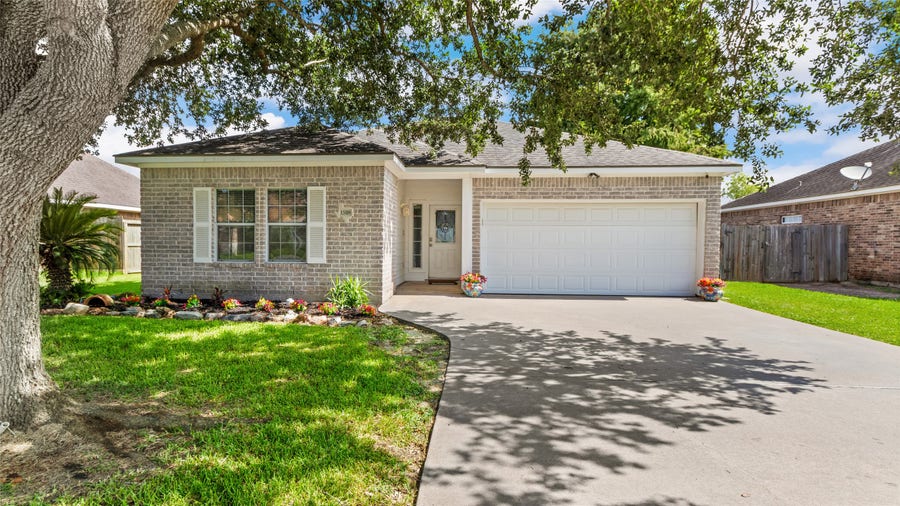 Property photo for 13318 Colton Lane, Santa Fe, TX