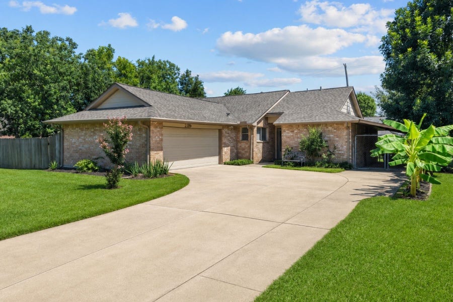 Property photo for 223 E Forest Avenue, Shoreacres, TX