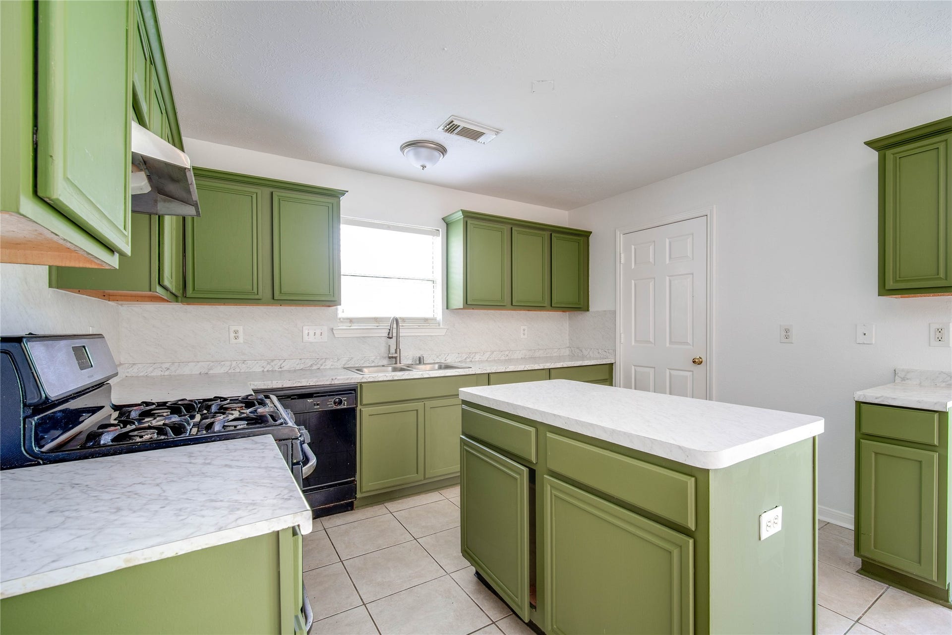 22810 W Waterlake Drive, Richmond, TX 77406