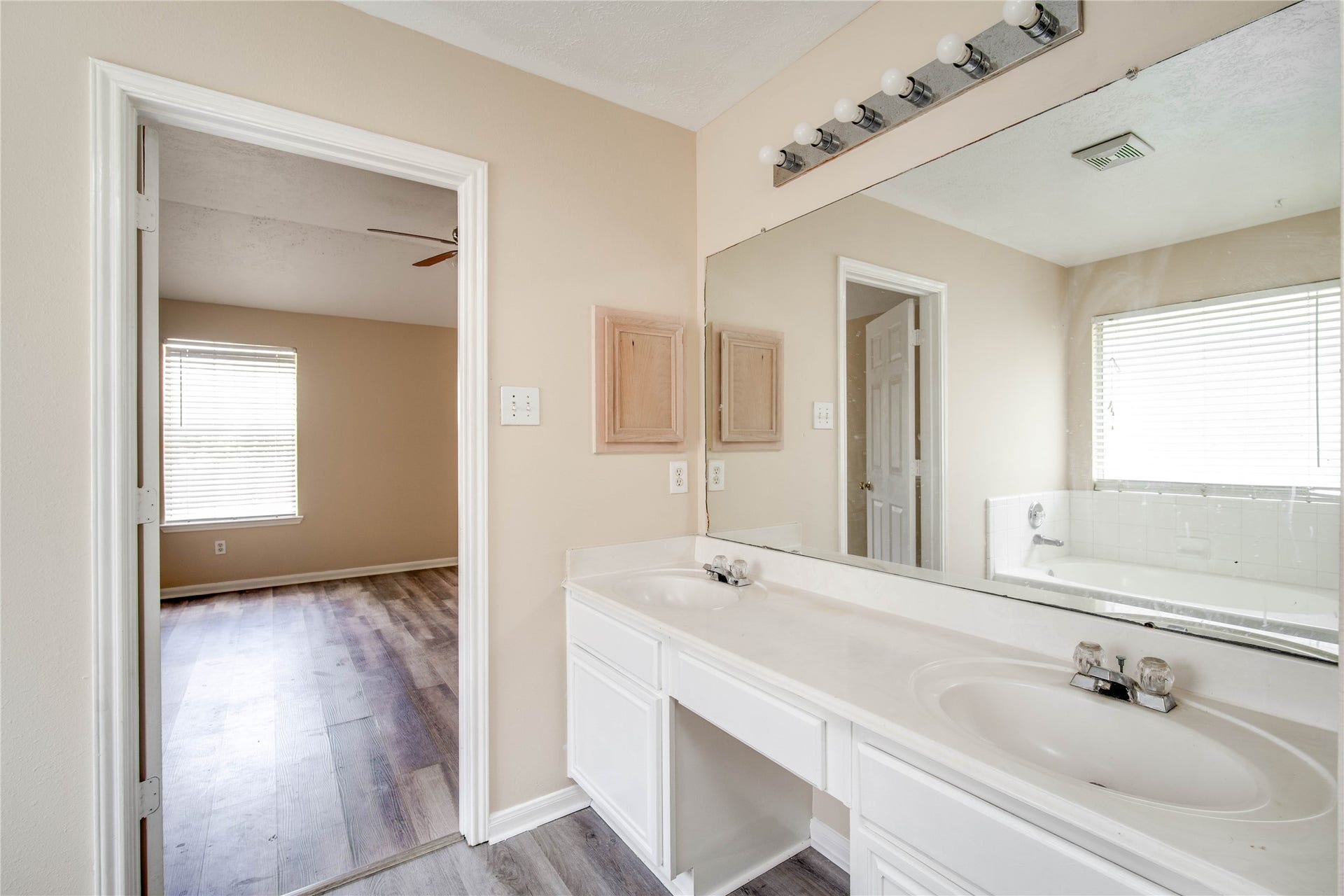 22810 W Waterlake Drive, Richmond, TX 77406