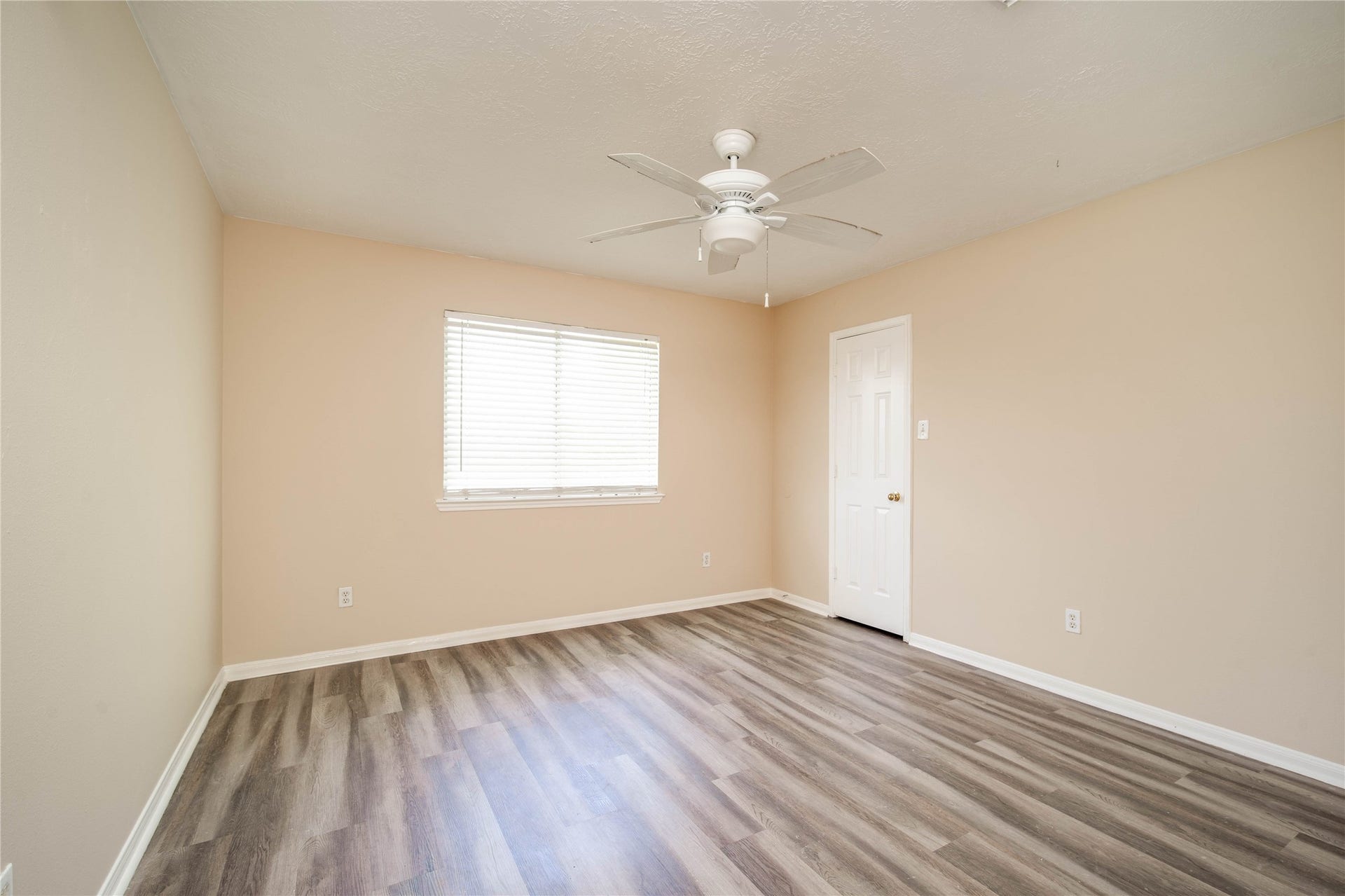 22810 W Waterlake Drive, Richmond, TX 77406