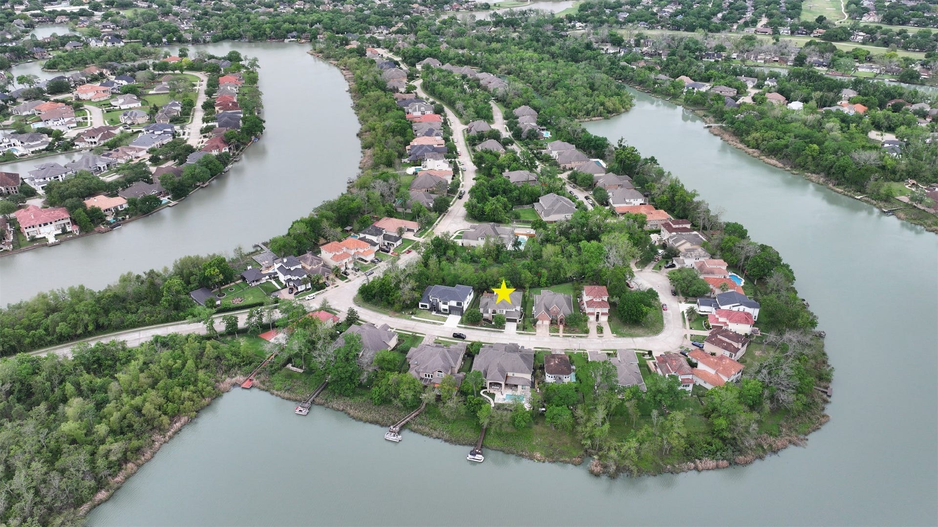 58 Flamingo Landing Drive, Missouri City, TX 77459 A private community with few homes. No flooding.