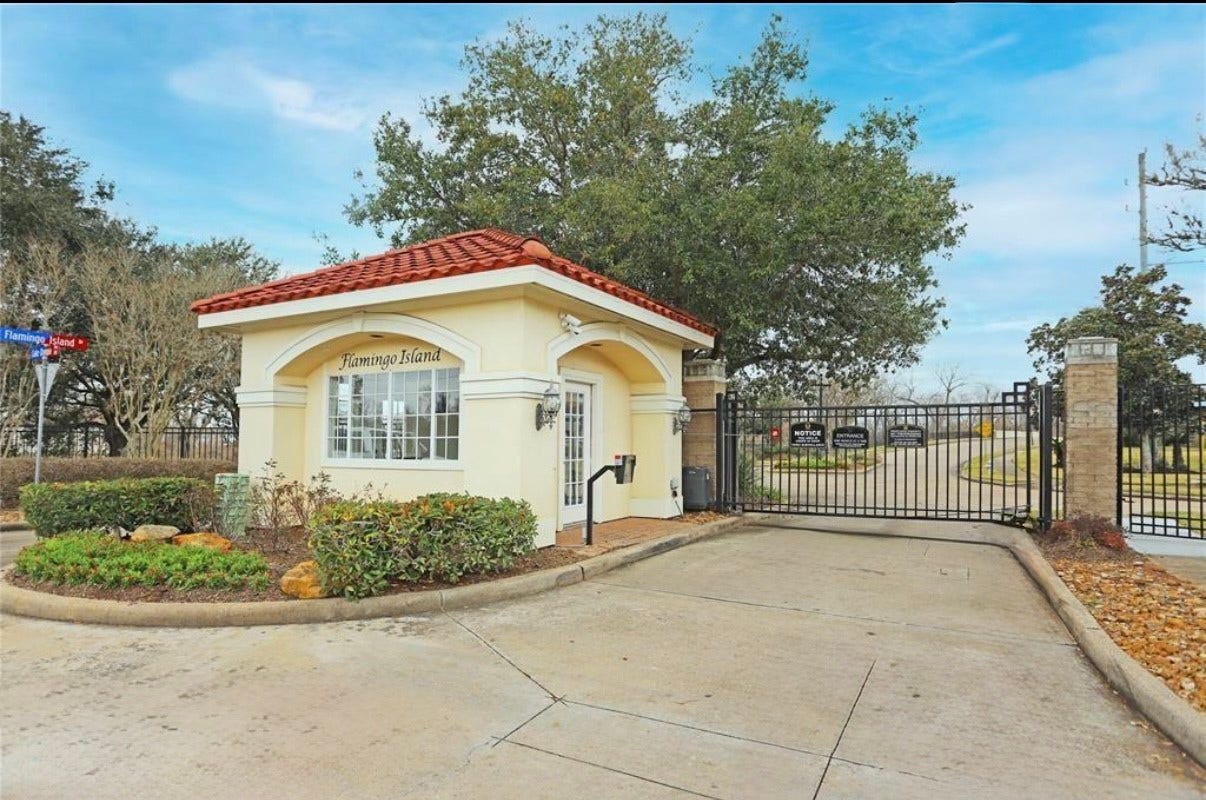 58 Flamingo Landing Drive, Missouri City, TX 77459 Private gated entry to Flamingo Island.