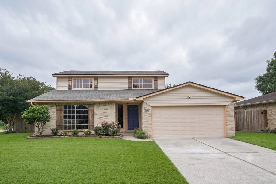 Property photo for 302 Morningside Drive, League City, TX