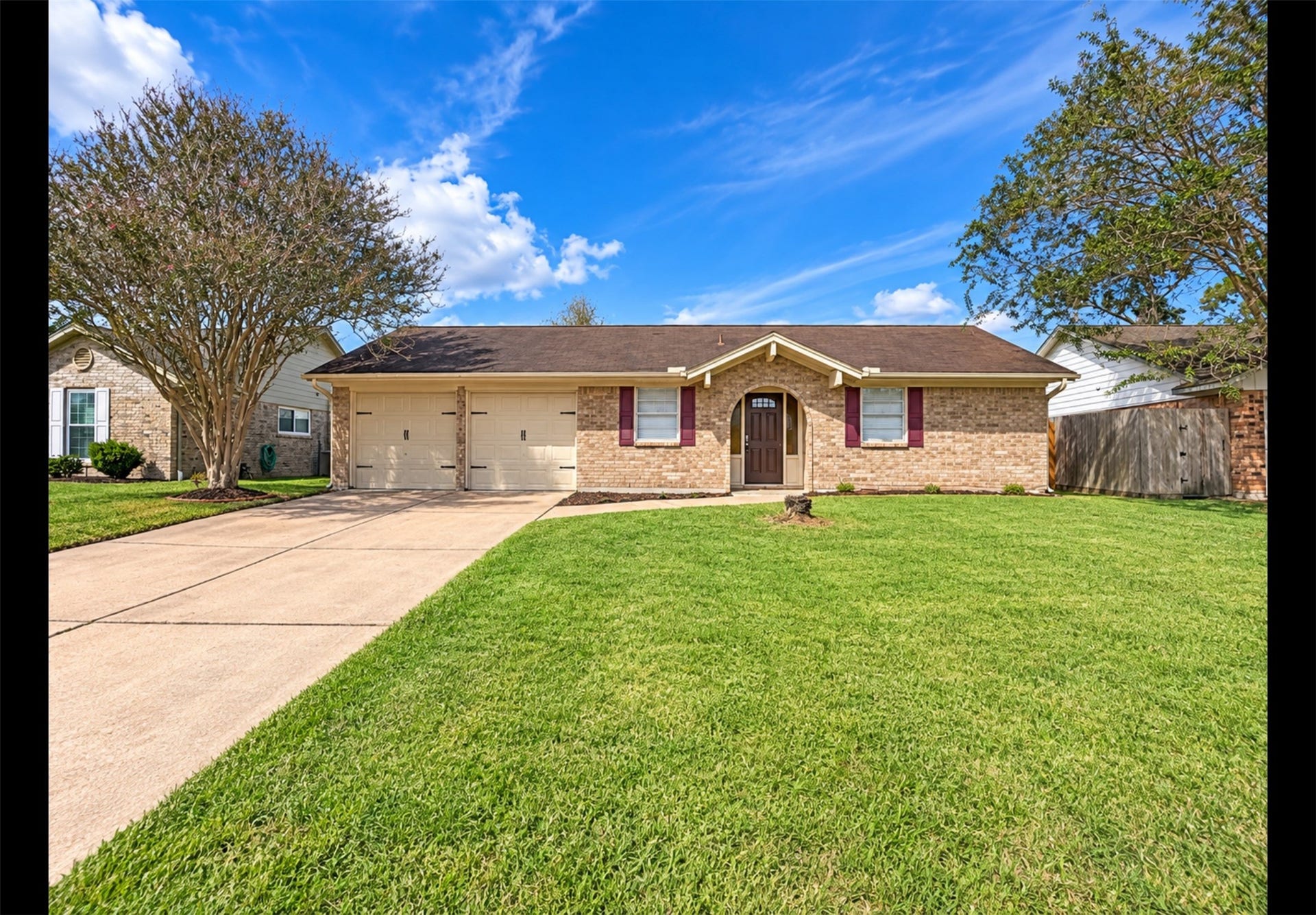 2114 S Yorktown Court S, League City, TX 77573 Welcome Home!