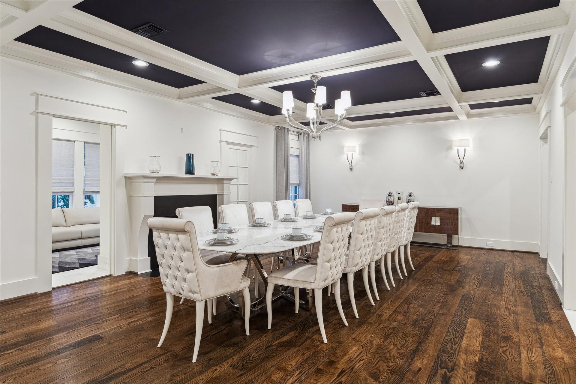 1702 South Boulevard, Houston, TX 77098 Large dining room with coffered ceiling has a feeling of elegance.