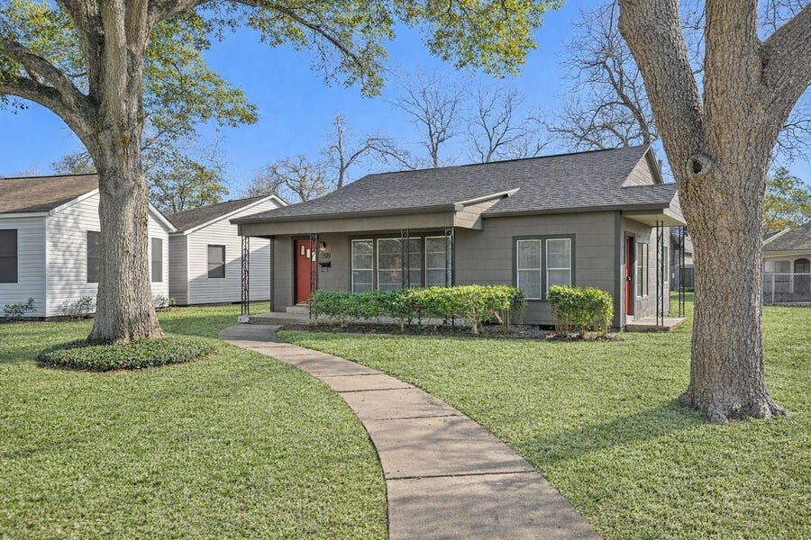 Property photo for 1509 Mulcahy Street, Rosenberg, TX