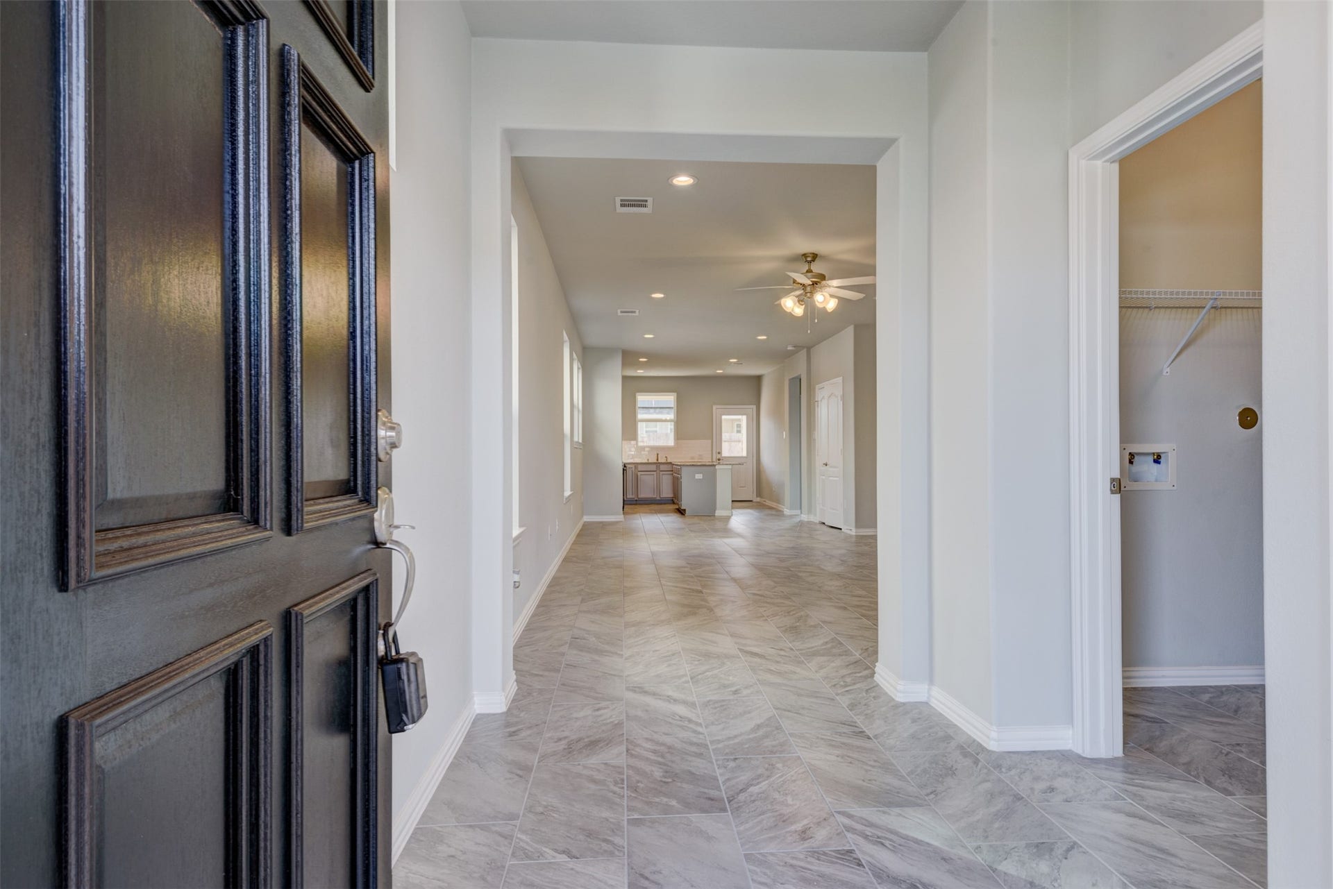 2202 Windy Grove Drive, Texas City, TX 77568 Welcome in!