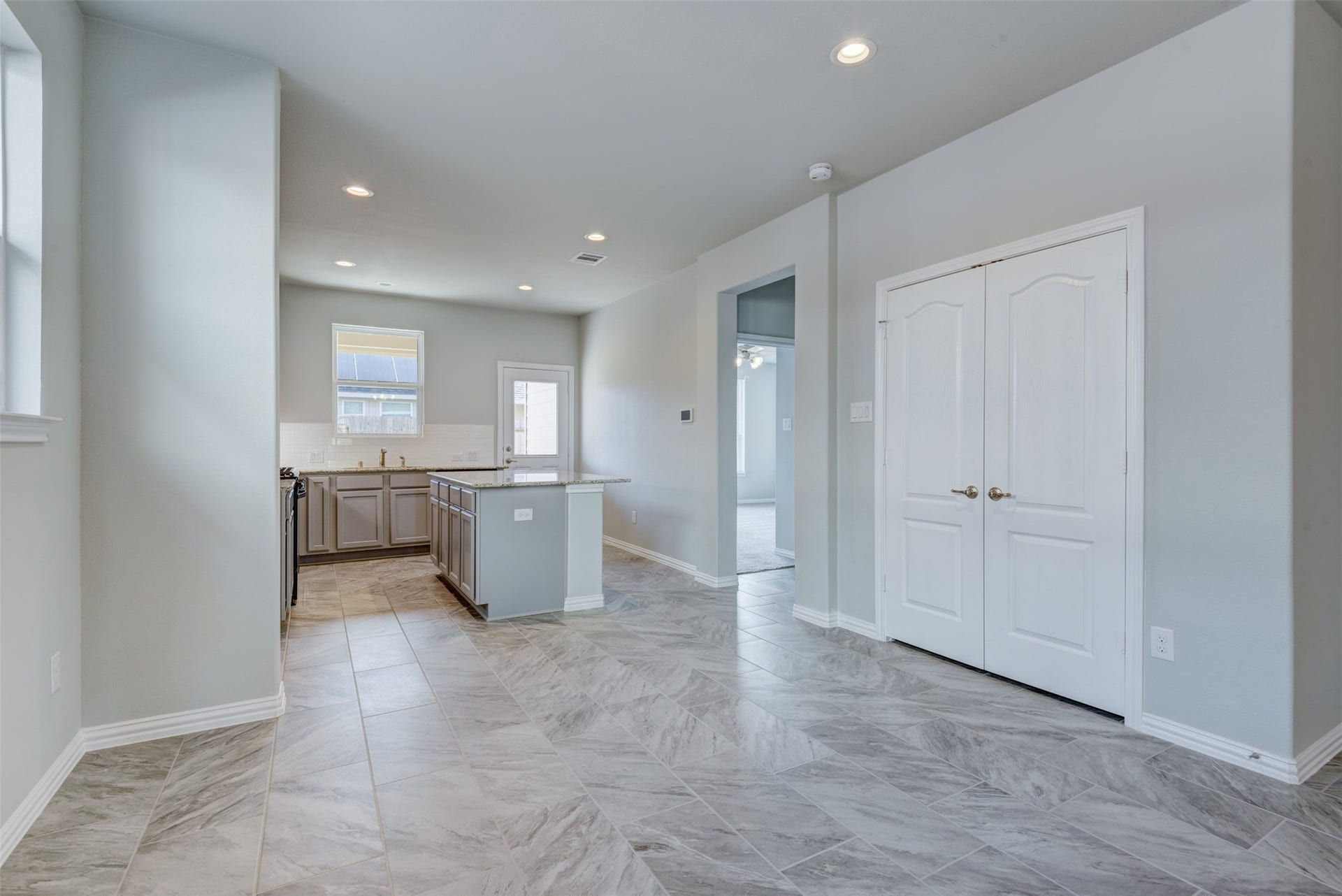 2202 Windy Grove Drive, Texas City, TX 77568 Modern color palette