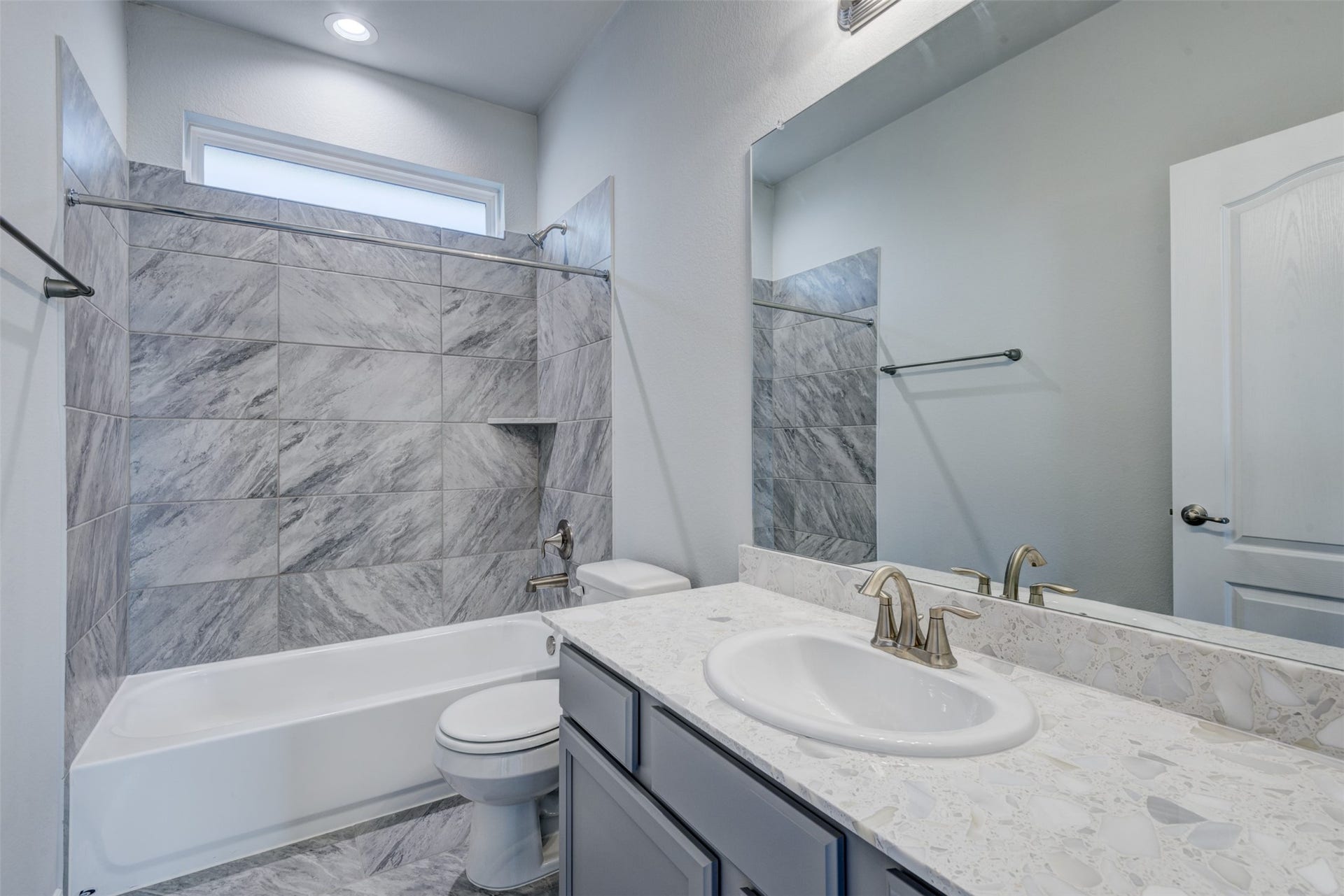 2202 Windy Grove Drive, Texas City, TX 77568 2nd bath
