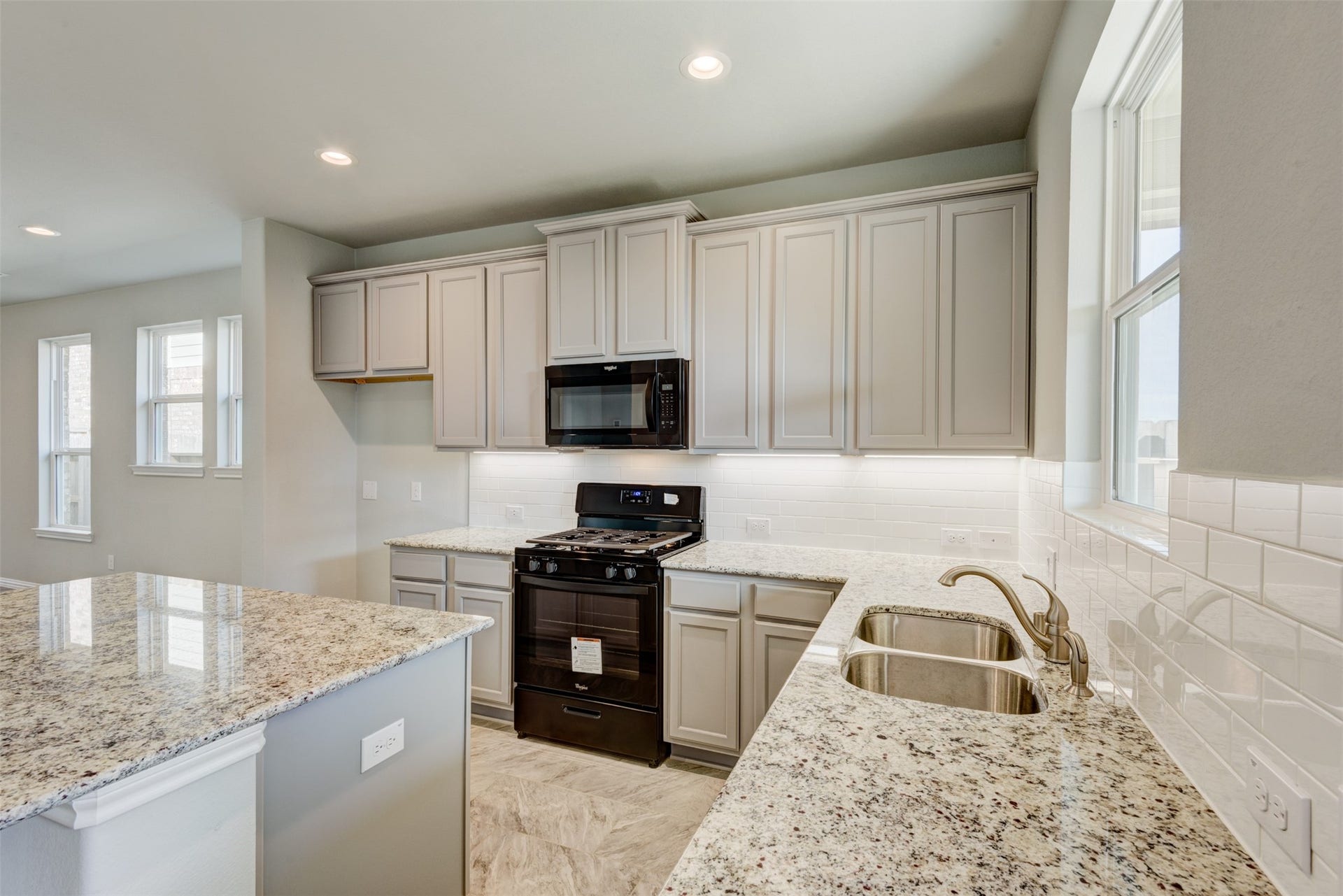 2202 Windy Grove Drive, Texas City, TX 77568 Features gas cooking
