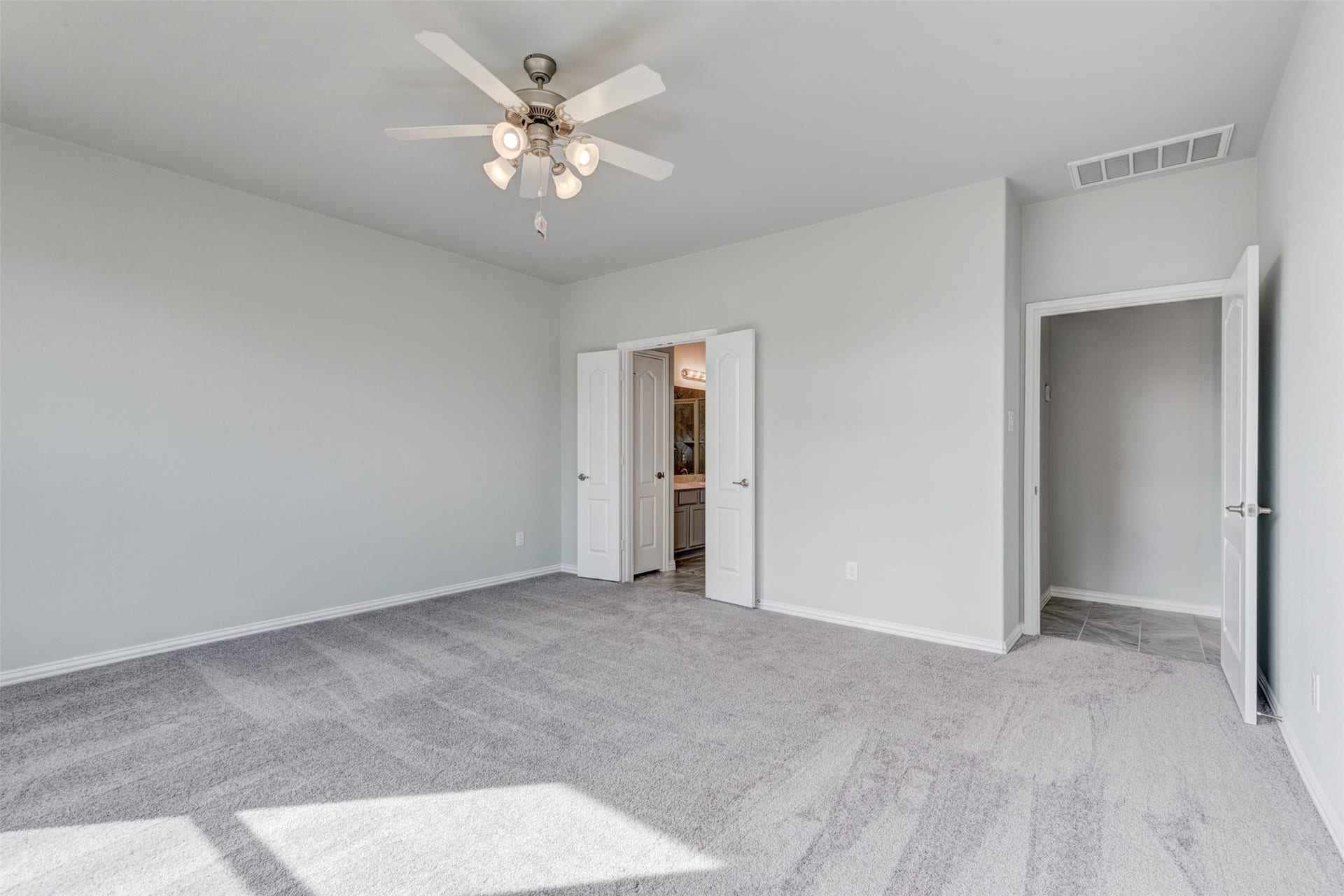 2202 Windy Grove Drive, Texas City, TX 77568 High ceilings in the primary suite