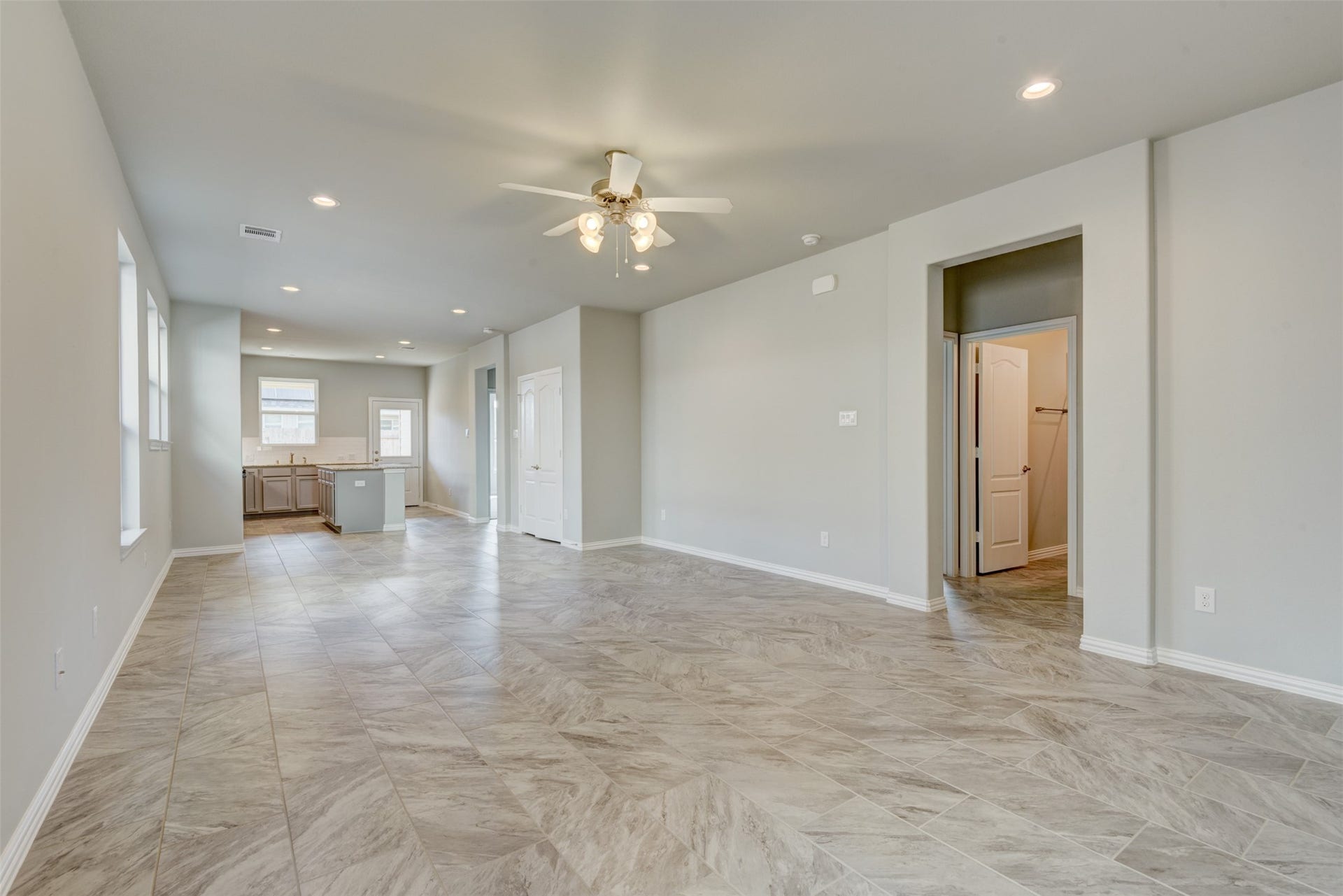 2202 Windy Grove Drive, Texas City, TX 77568 Open concept just beyond the Formal Foyer