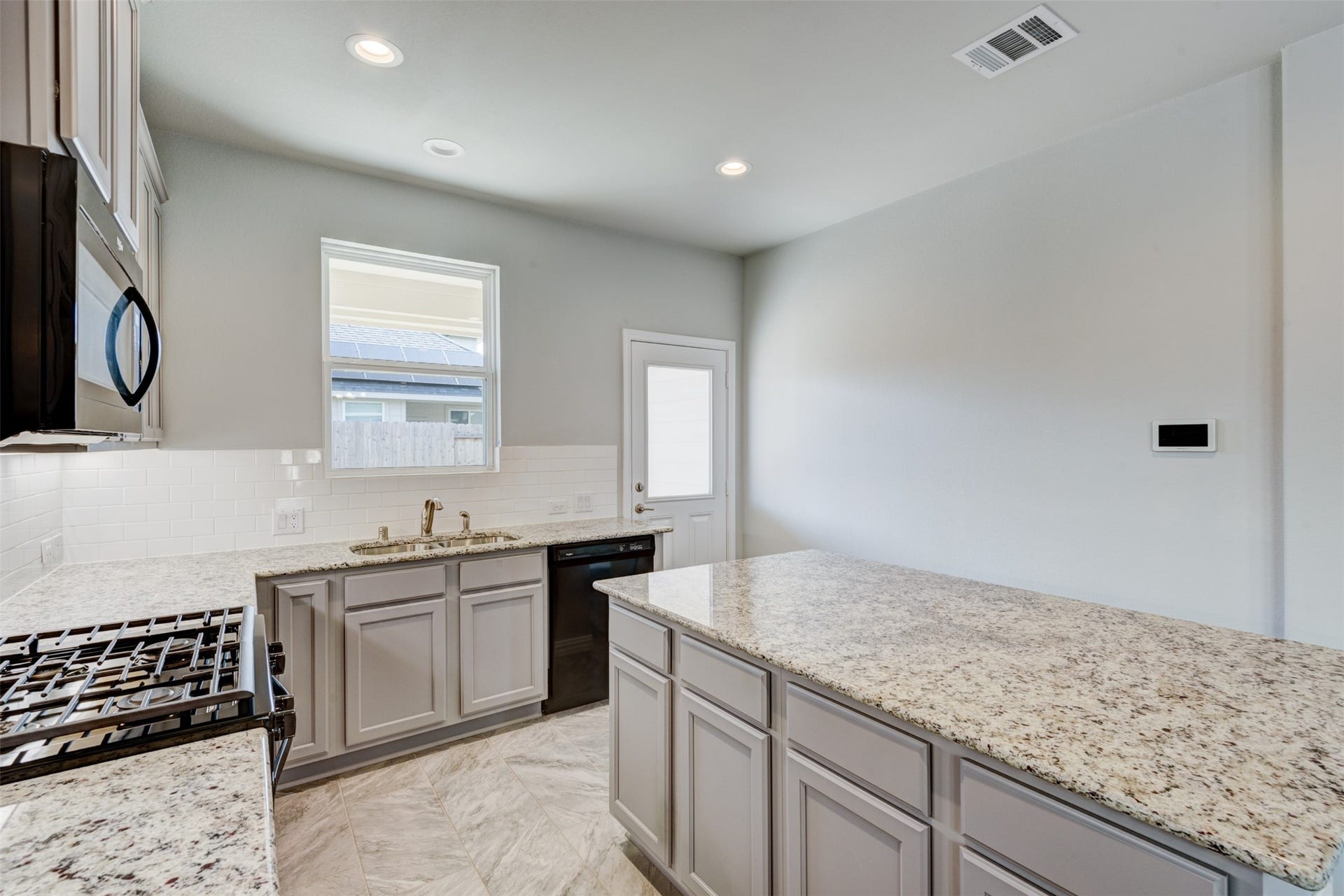 2202 Windy Grove Drive, Texas City, TX 77568 Gorgeous granite tops