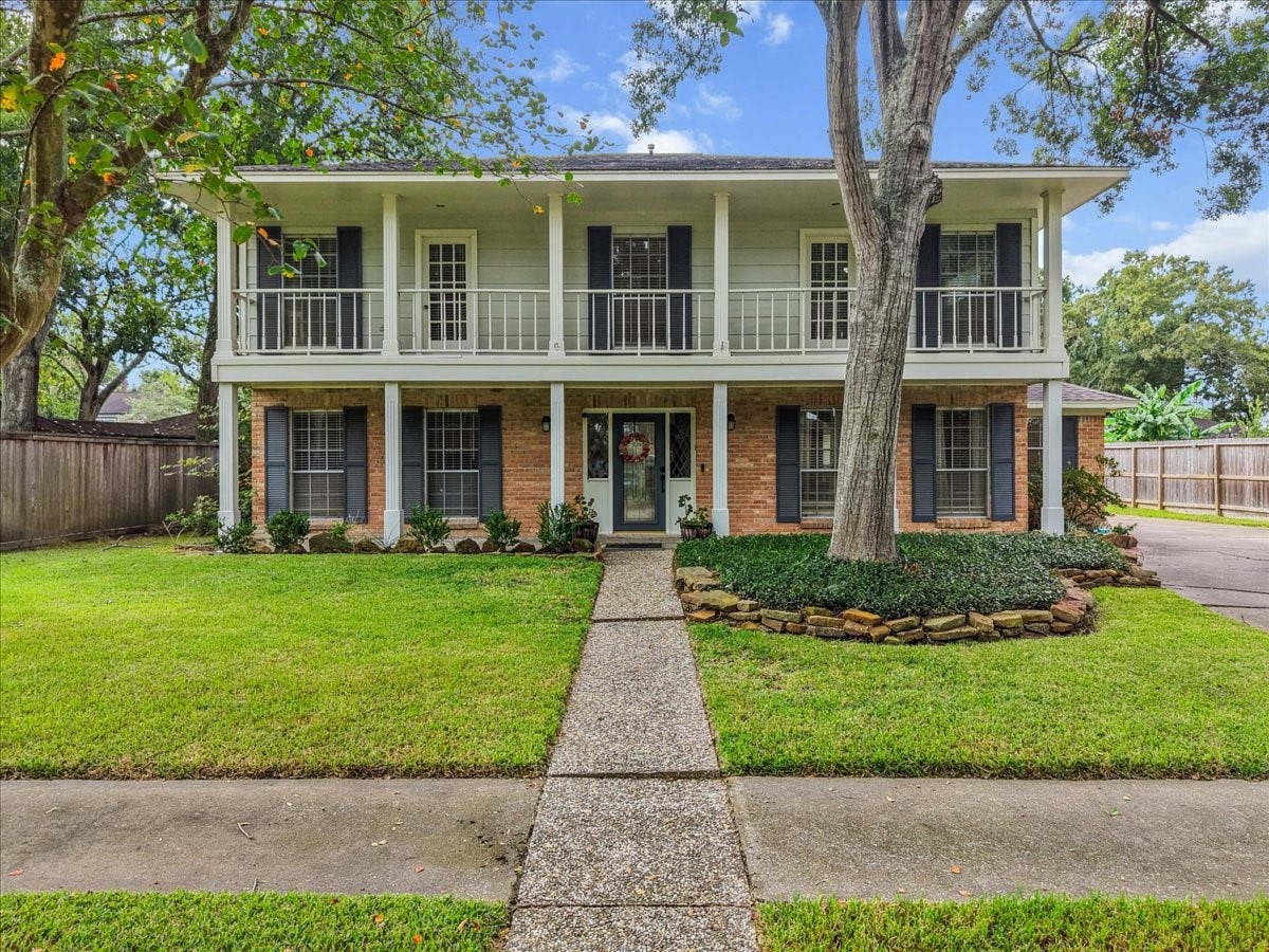 15710 Crestbrook Drive, Houston, TX 77059 15710 Crestbrook Drive, Houston, TX 77059