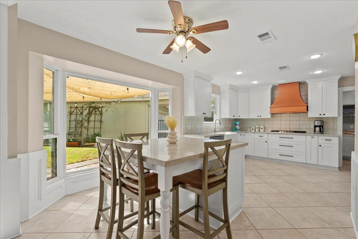 15710 Crestbrook Drive, Houston, TX 77059 15710 Crestbrook Drive, Houston, TX 77059