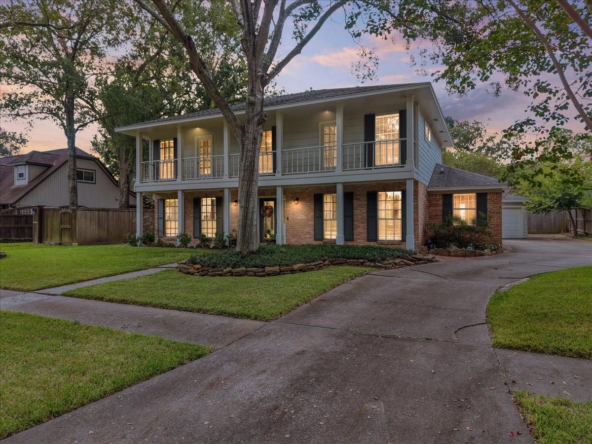 15710 Crestbrook Drive, Houston, TX 77059 15710 Crestbrook Drive, Houston, TX 77059