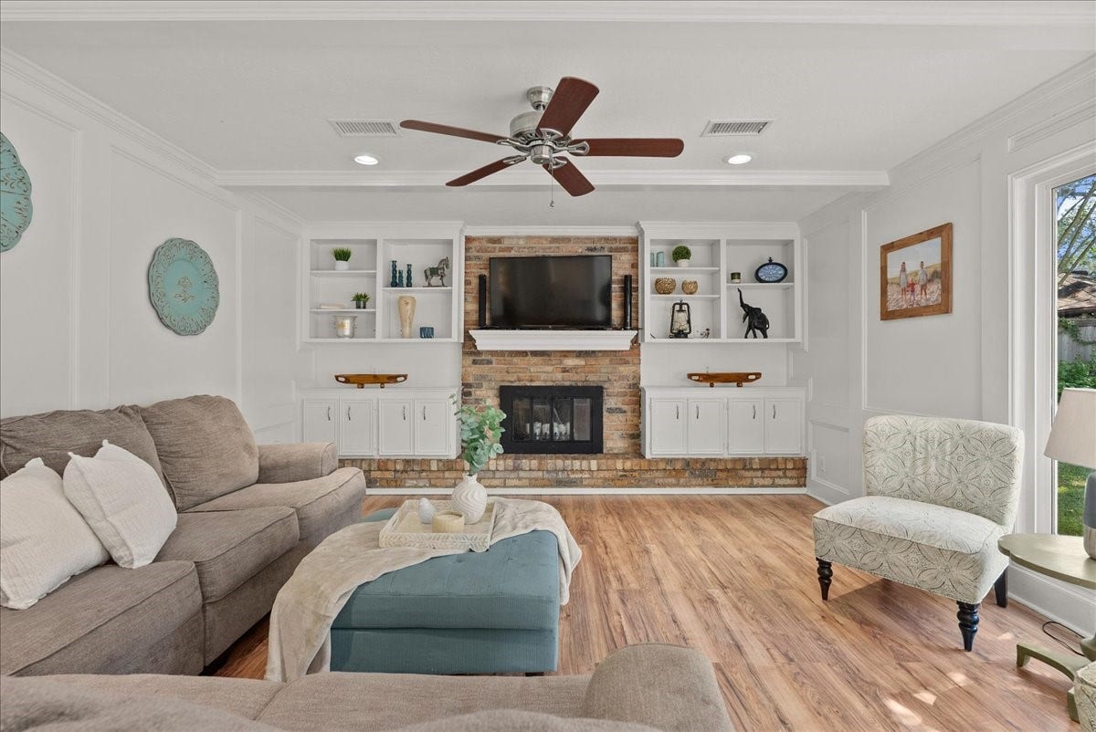 15710 Crestbrook Drive, Houston, TX 77059 15710 Crestbrook Drive, Houston, TX 77059
