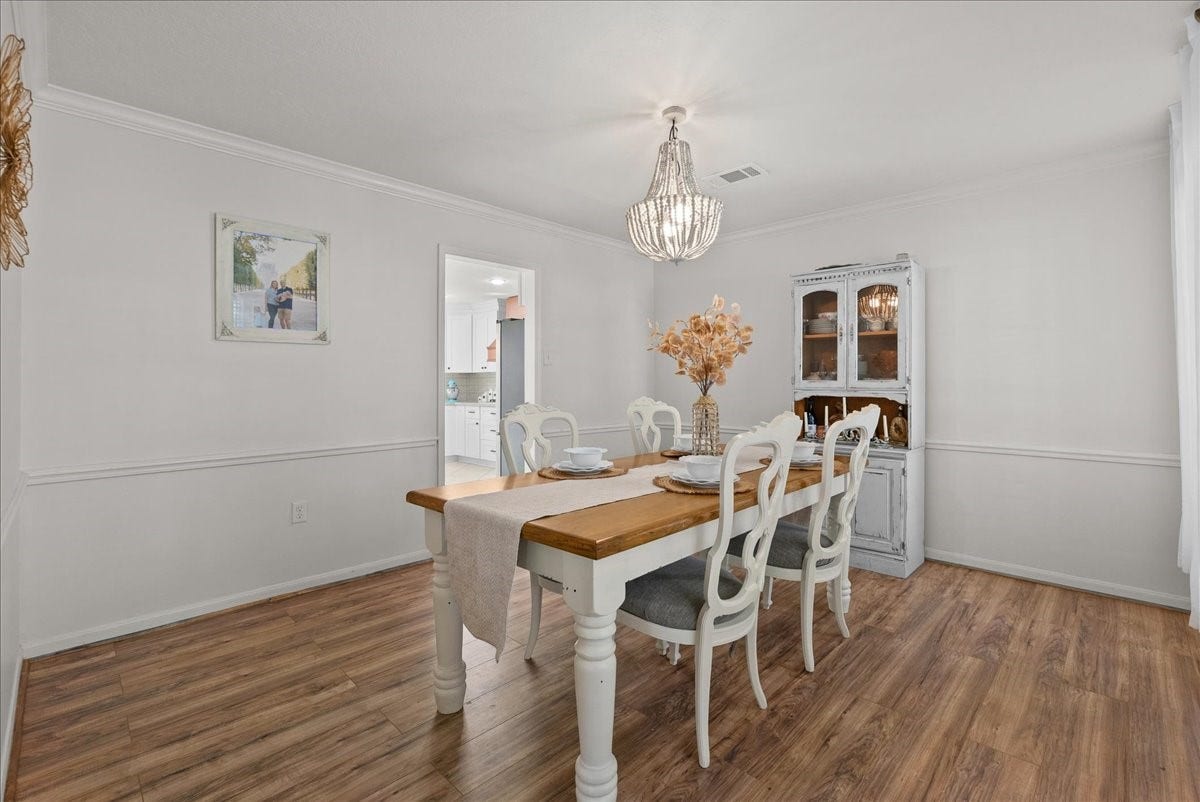 15710 Crestbrook Drive, Houston, TX 77059 15710 Crestbrook Drive, Houston, TX 77059